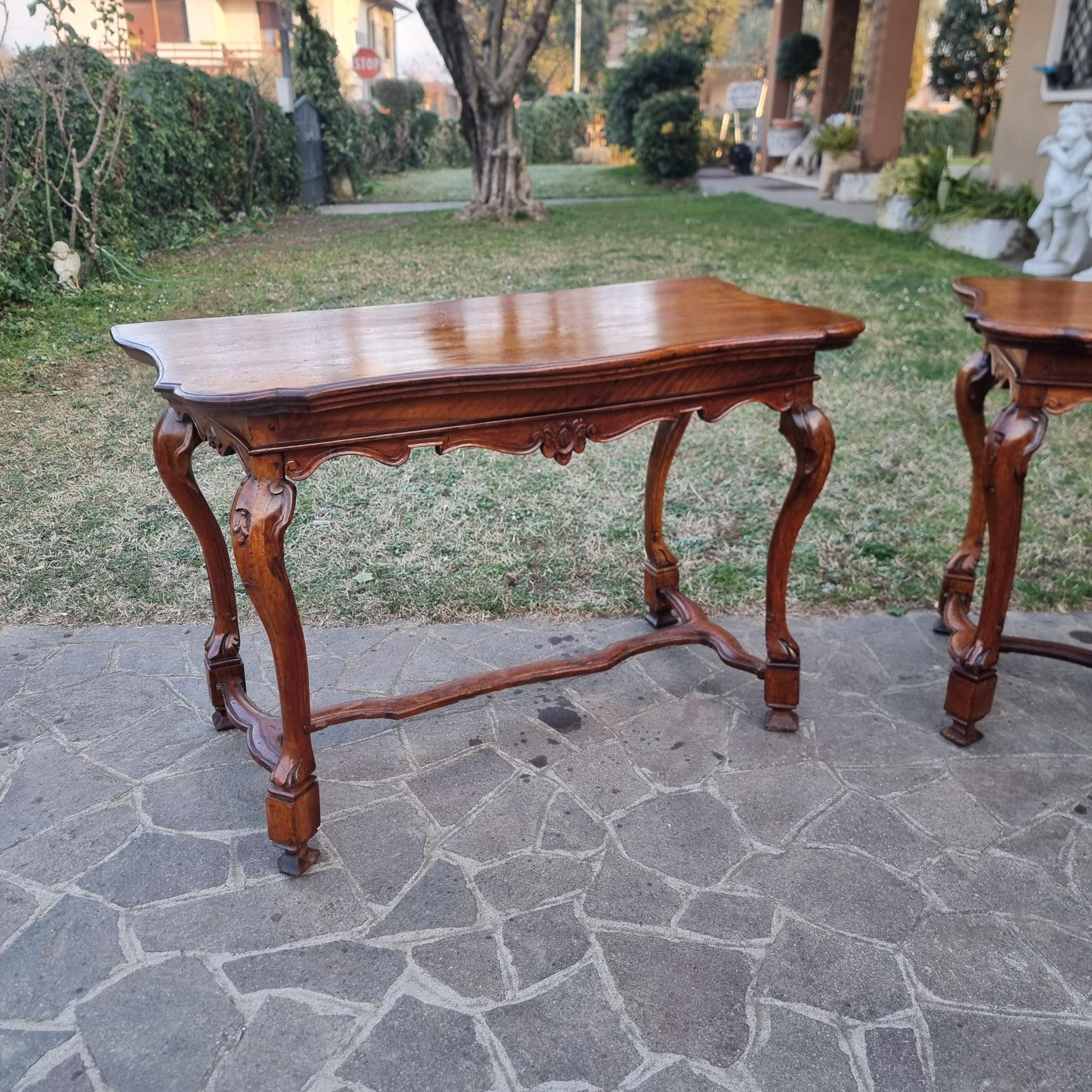 Coppia di Consolles in Noce del ‘700 Luigi XV Veneziane In condizioni buone in vendita a Villa Verucchio, Emilia-Romagna