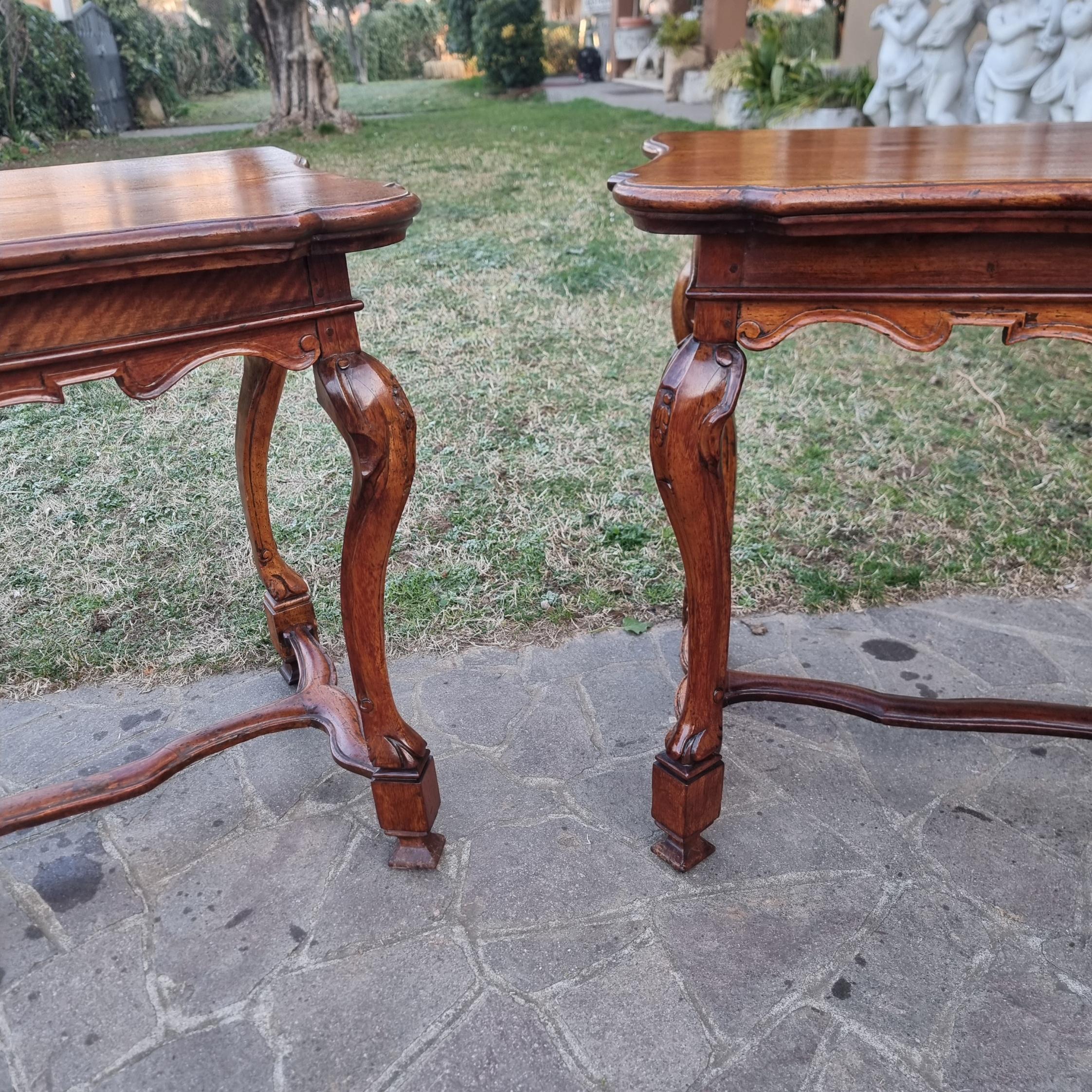 18th Century and Earlier Coppia di Consolles in Noce del ‘700 Luigi XV Veneziane in vendita