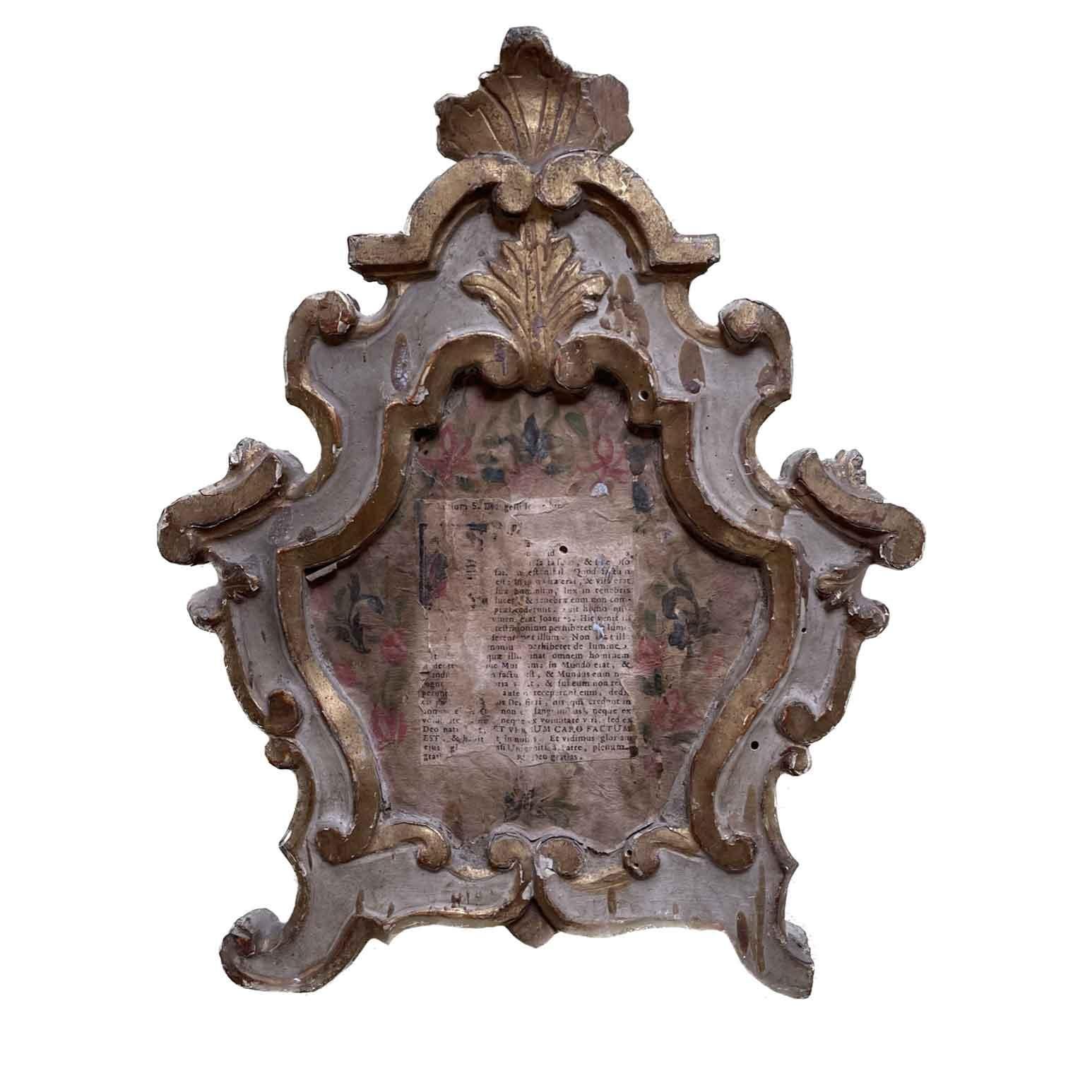 Pair of Italian Louis XV Wooden Carved Lacquered and Gilded Frames 18th Century In Fair Condition For Sale In Milan, IT