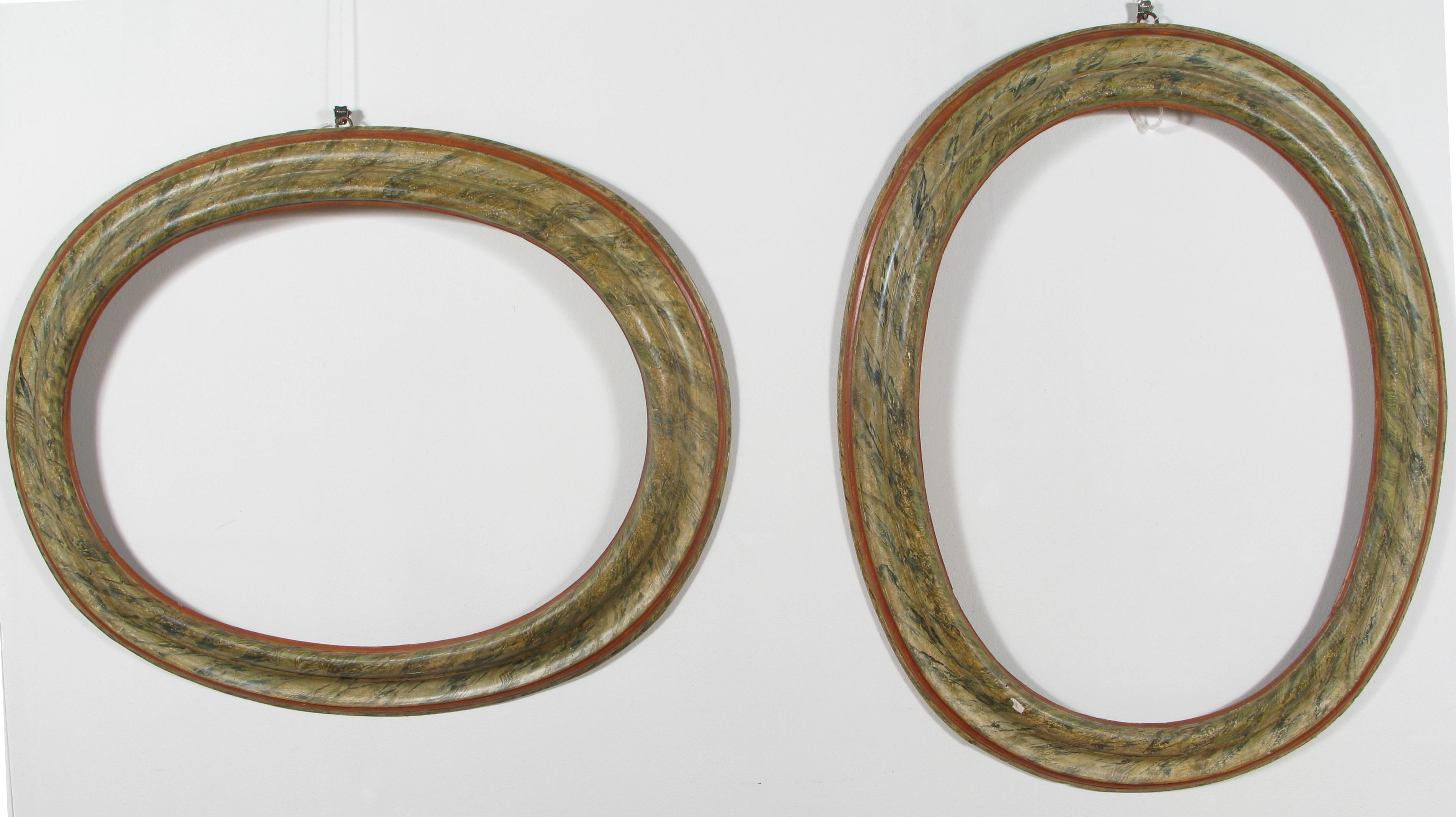Paar marmorierte ovale Rahmen, Venetien, Louis XIV° im Angebot 1