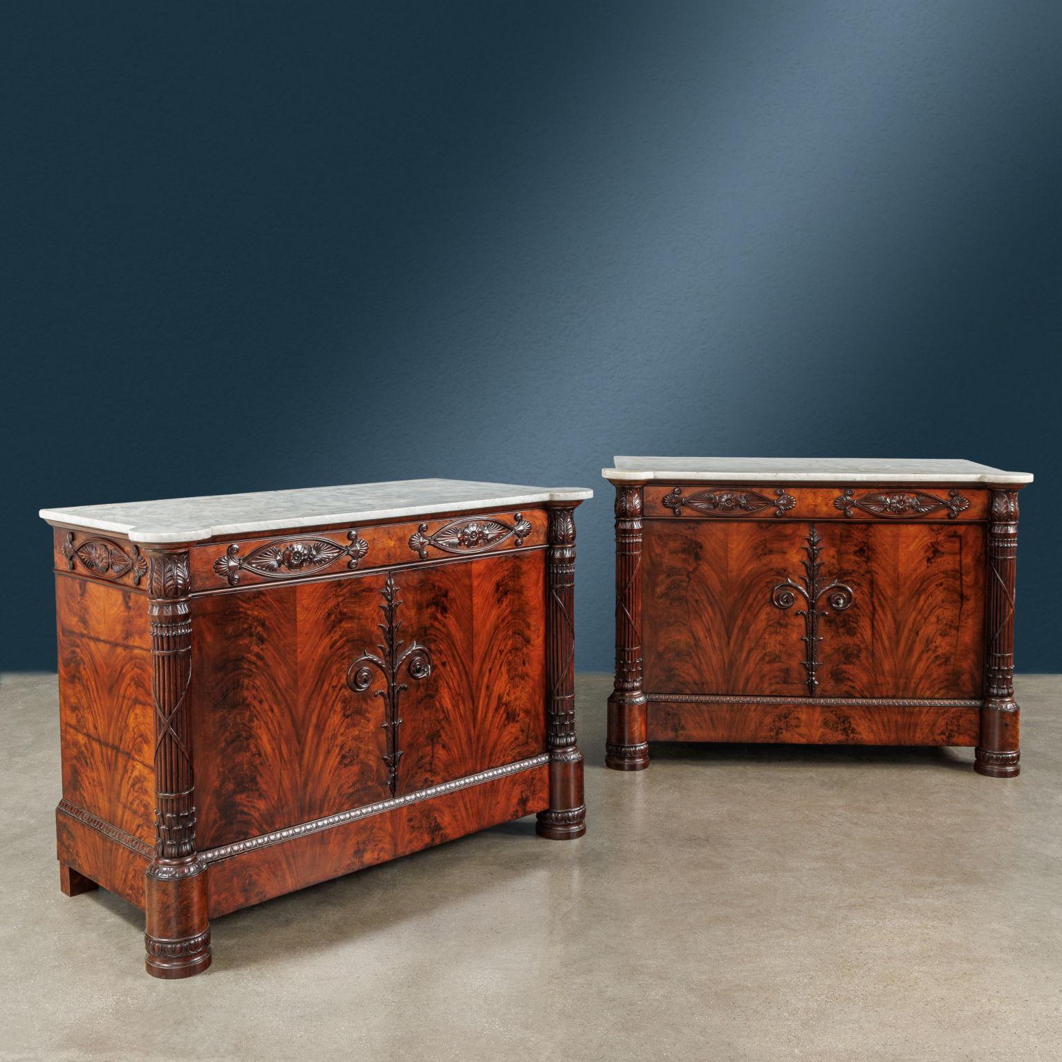 Pair of sideboards panelled in mahogany feather, resting on feet of which the front ones with a circular plinth, supporting uprights in the form of a lictor's fasces, terminating in leafy capitals. There is a pair of doors on the front to conceal