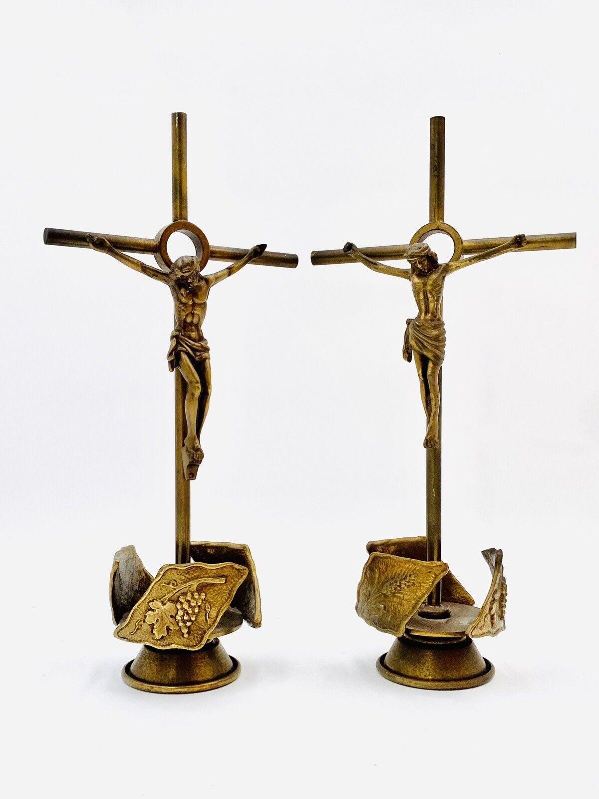 Italian Paire de crucifix en laiton design des années 1970 en vente