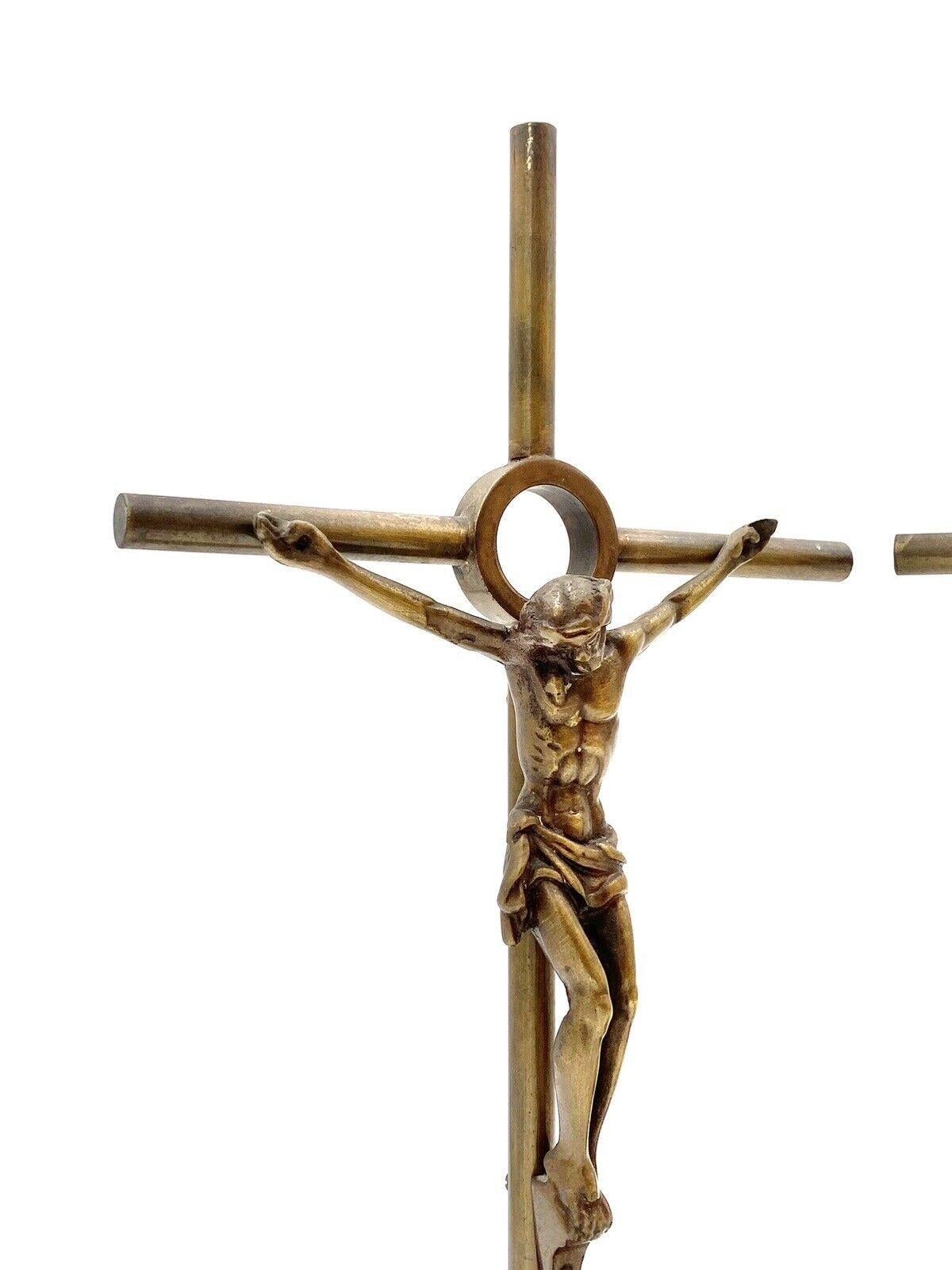 Paire de crucifix en laiton design des années 1970 Bon état - En vente à Taranto, IT