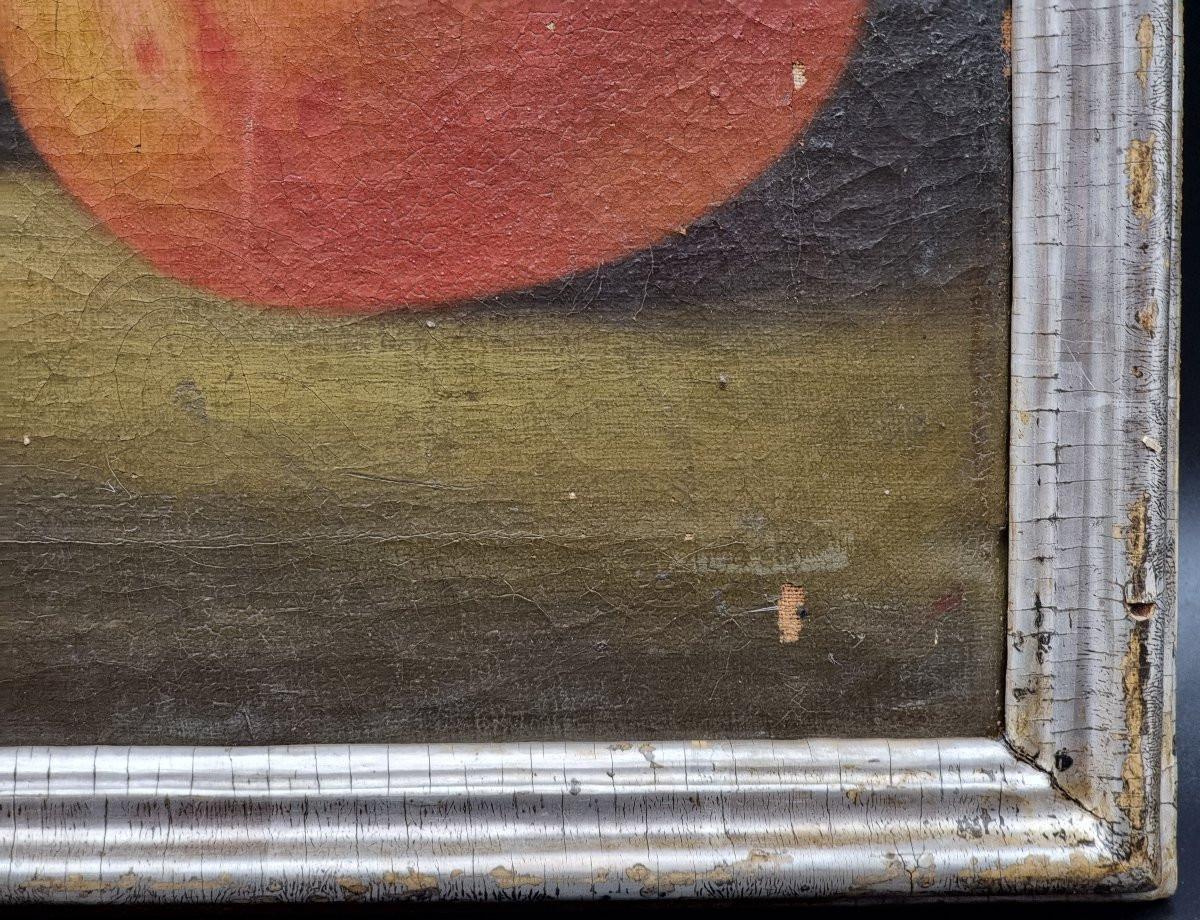European Paire de tableaux : nature morte avec fruits dans des cadres plaqués argent, fin du 18e siècle en vente