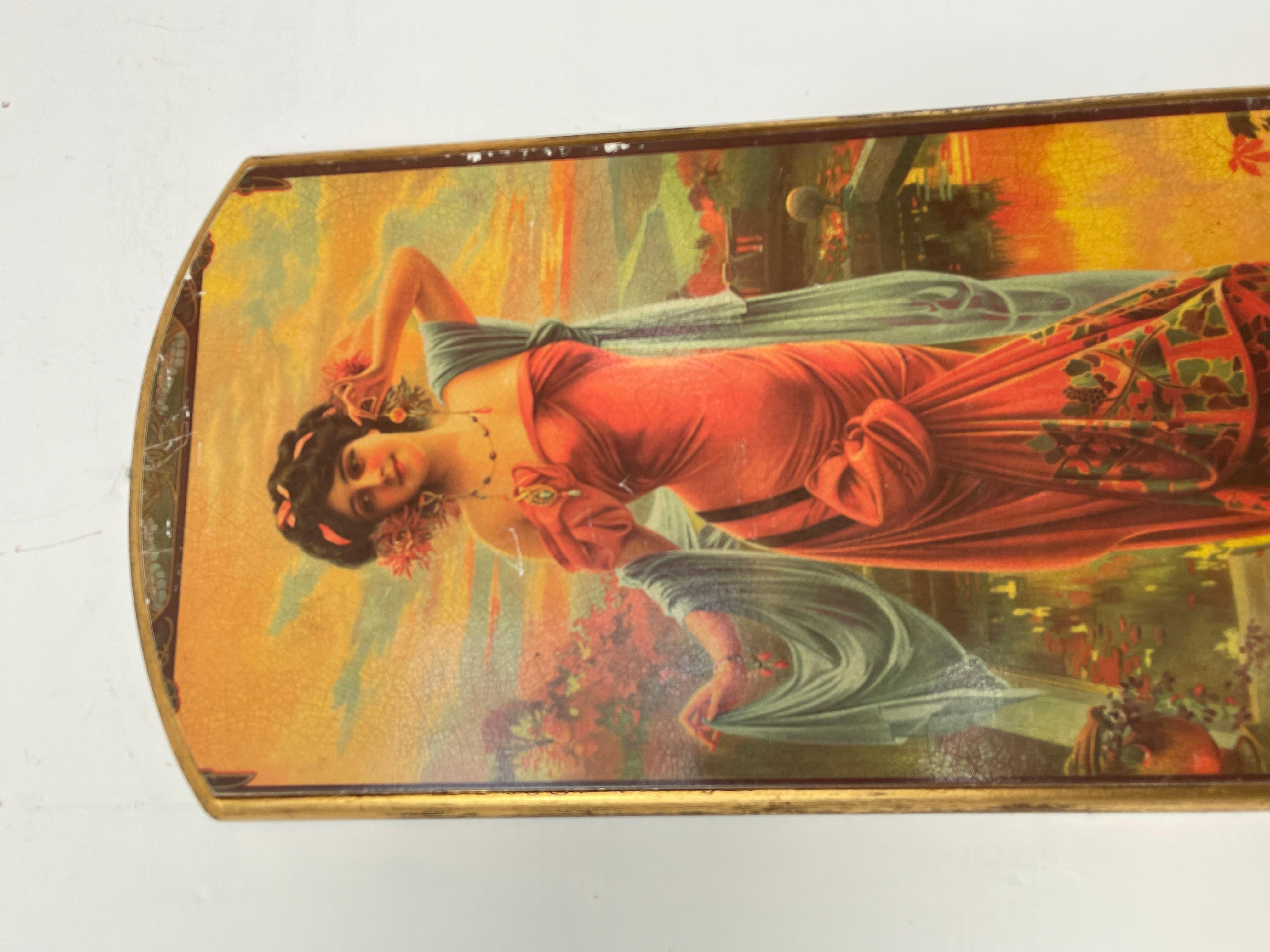 Paar Holzgemälde mit weiblichen Figuren im Jugendstil (Handgefertigt) im Angebot