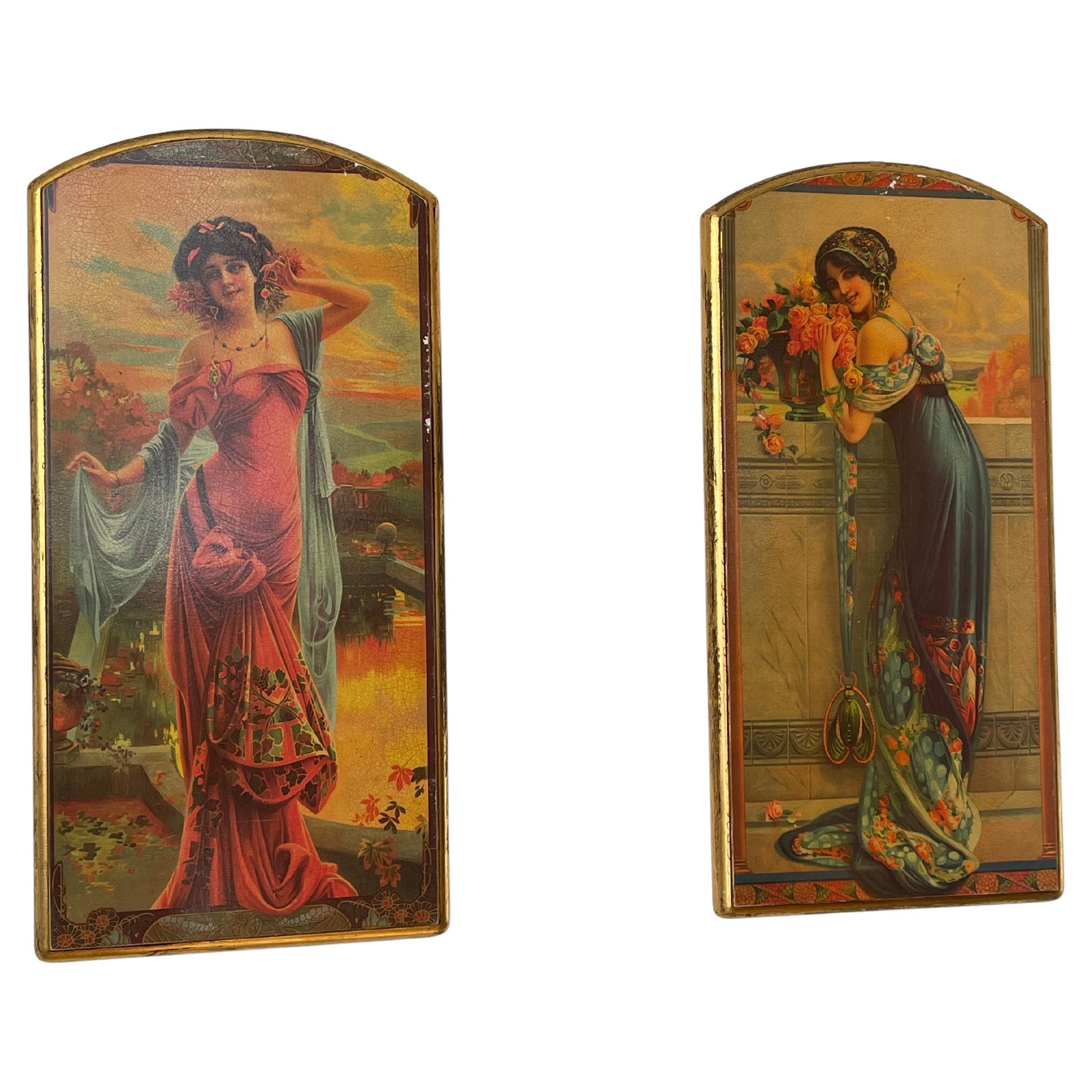 Paar Holzgemälde mit weiblichen Figuren im Jugendstil im Angebot