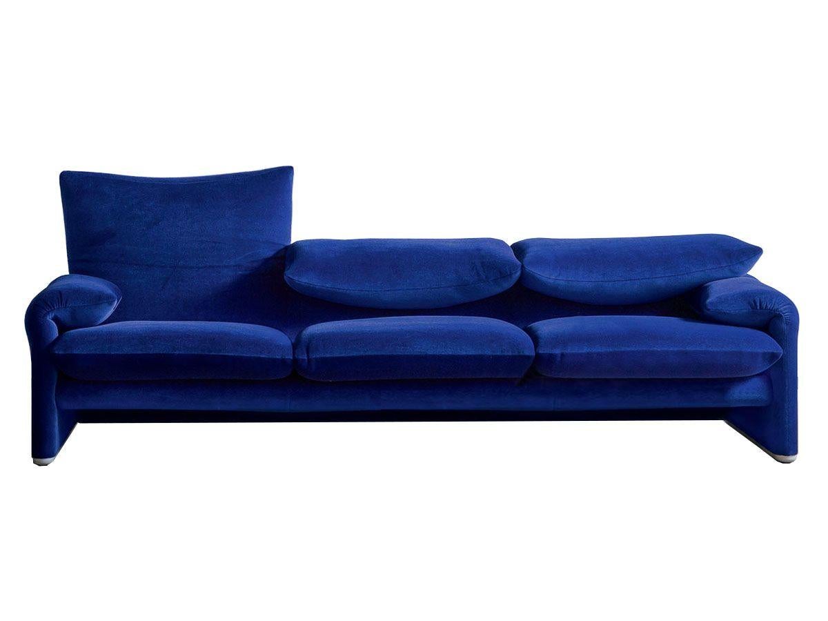 Set di due divani Maralunga di Vico Magistretti ,produzione Cassina, prima serie originale 1970. Il set è composto da un divano grande a tre sedute e da un divano a due sedute. I divani sono stati trovati con il tessuto originale , in seguito è