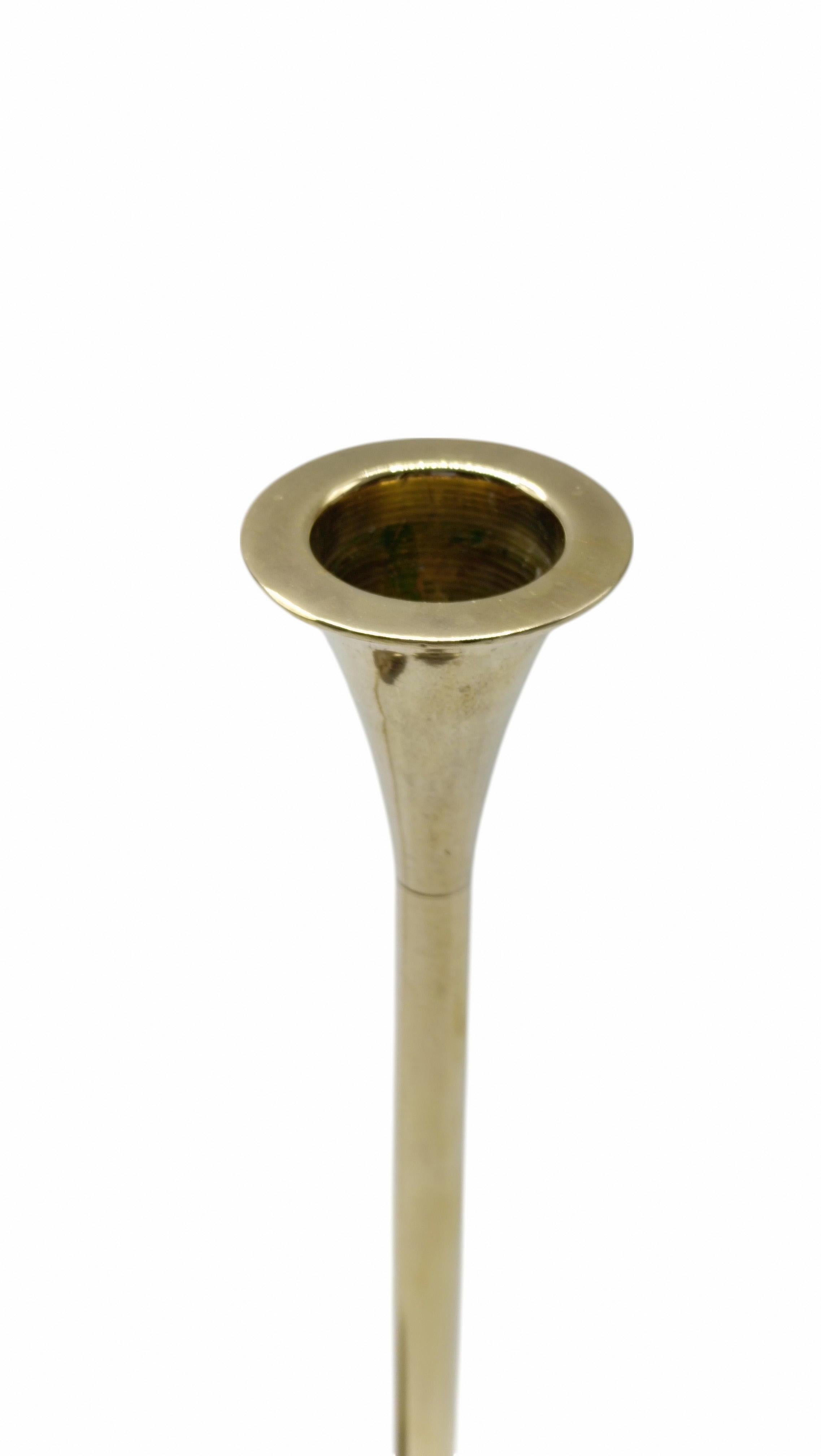 Mid-Century moderno Coppia di Eleganti Portacandele in Ottone Massiccio, Italia 1970s in vendita