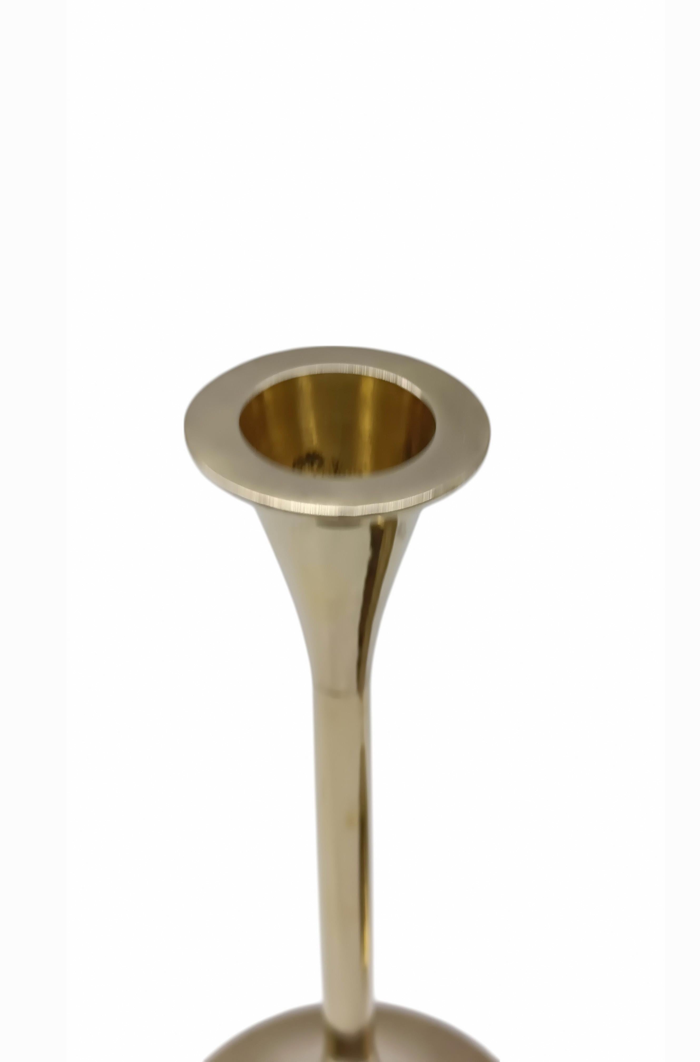Italian Coppia di Eleganti Portacandele in Ottone Massiccio, Italia 1970s in vendita