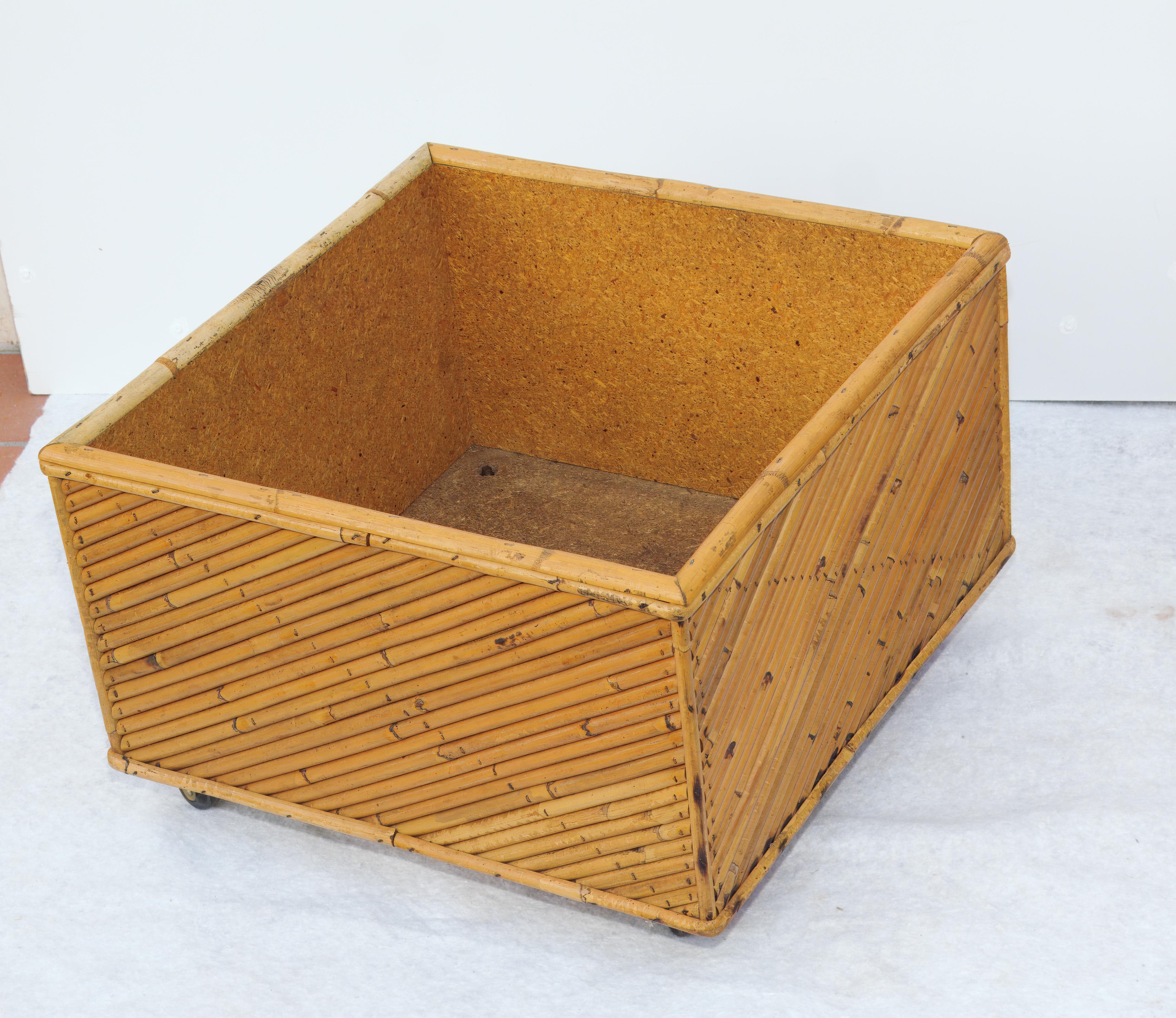 Mid-Century moderno Coppia di Fioriere in rattan e canna in bambù, 1970 in vendita