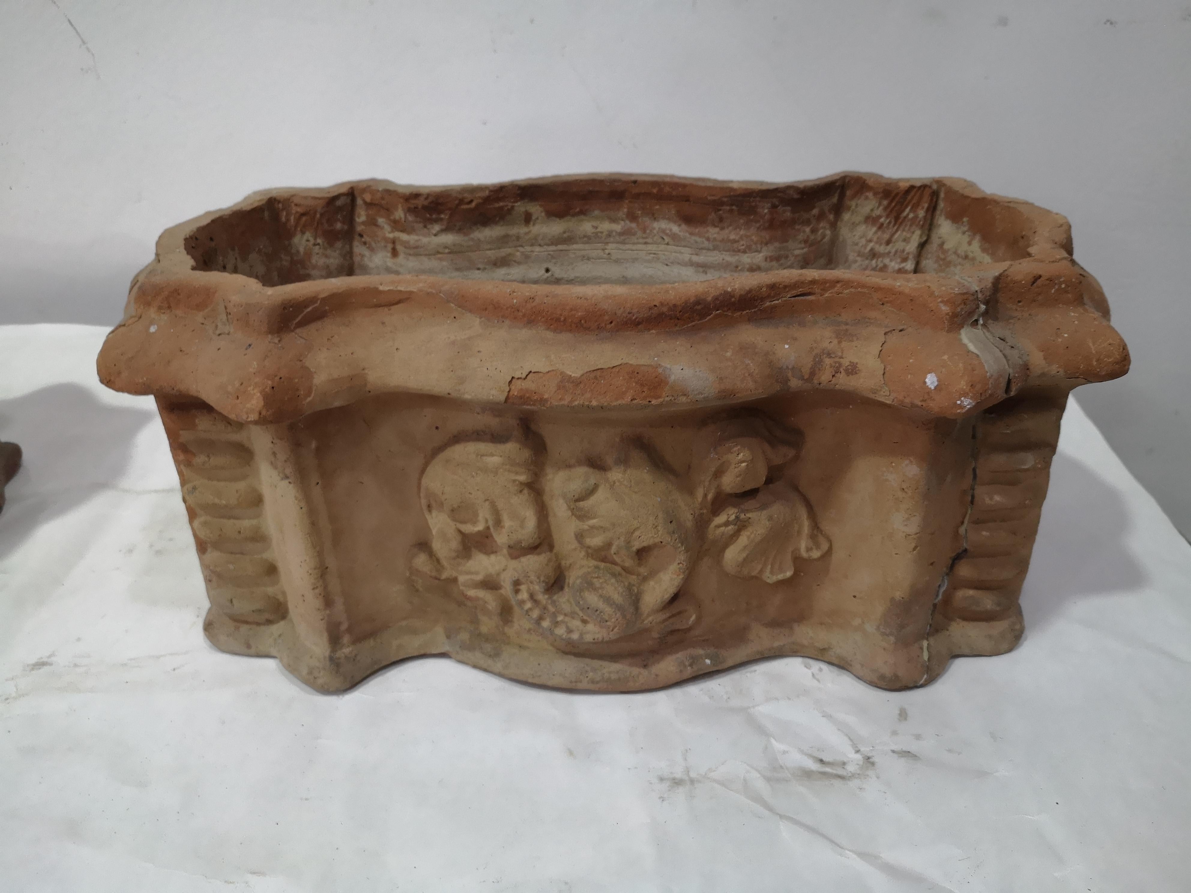 Coppia di Fioriere Siciliane in Terracotta metà 800 In condizioni buone in vendita a Catania, IT