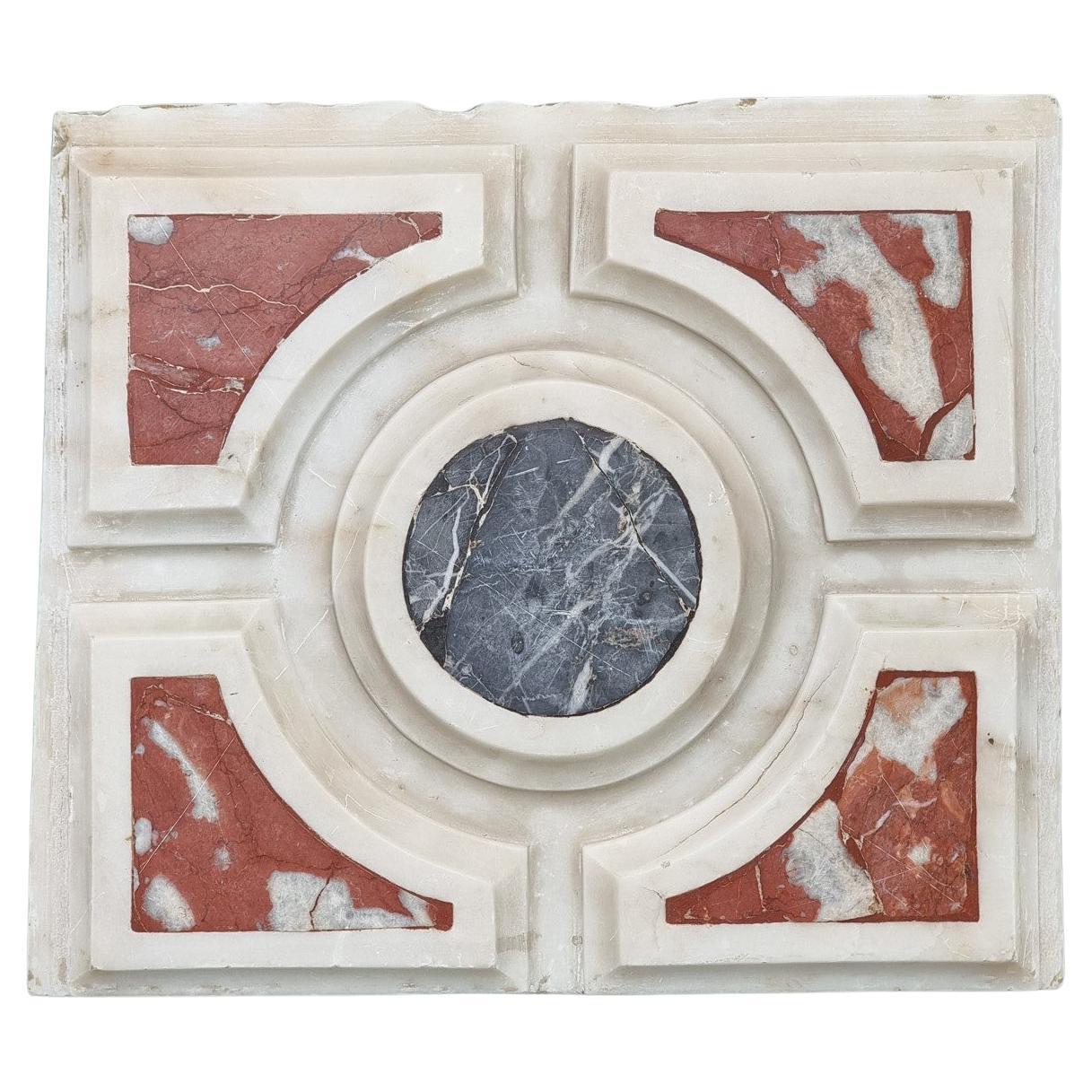 Coppia di frammenti architettonici rinascimentali in marmo policromo