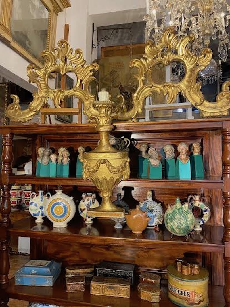 Coppia di Decorazioni da Parete Italiane Rococò 1750 Intaglio Fogliato e Dorato  In Fair Condition For Sale In Milan, IT