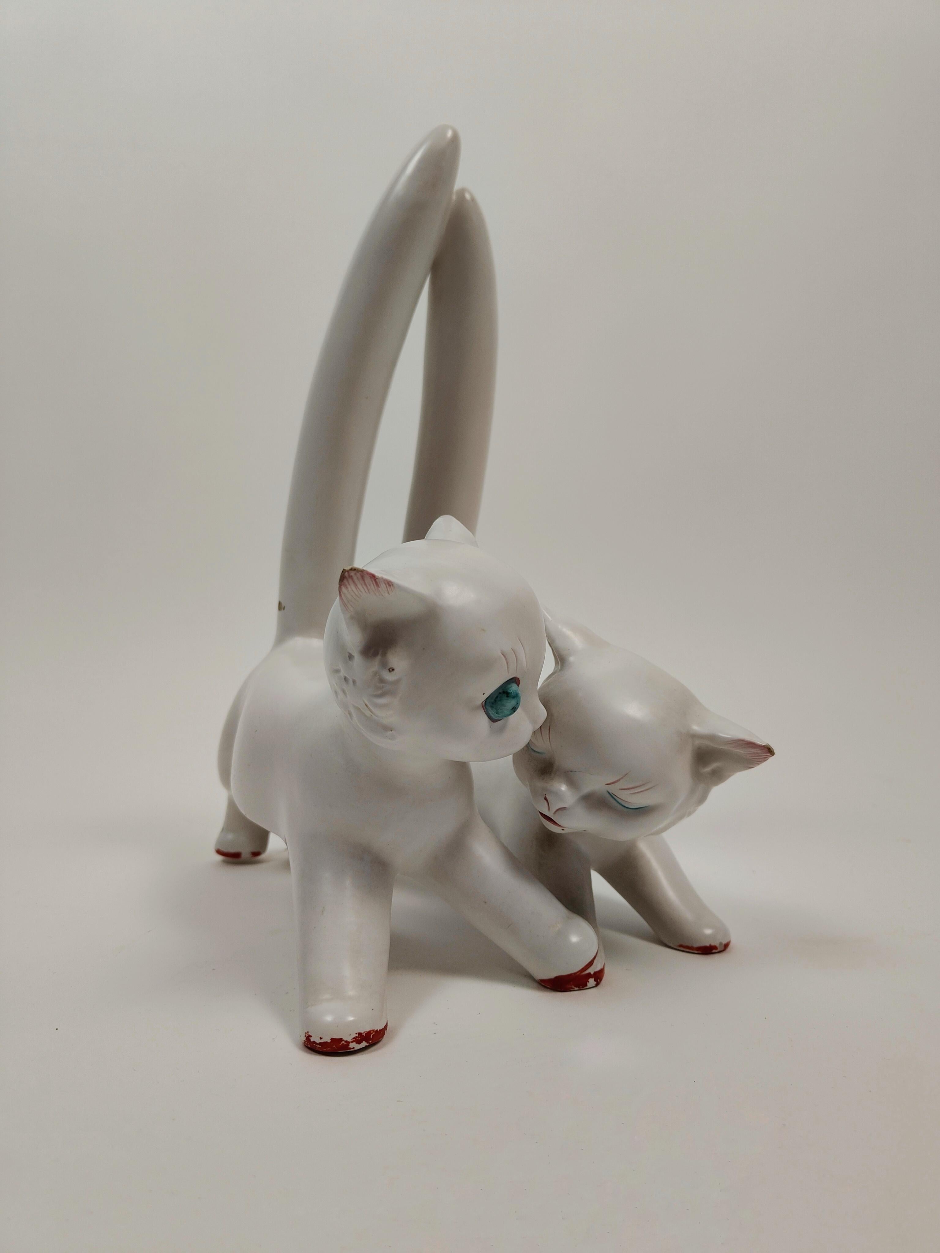 Pottery depicting two white kittens made by a Vicentine ceramist, Tarcisio Tosin. Executed circa 1940 with measurements 35x29x18 cm.
He attended the Art Institute in Nove and worked with his father Marco in the 