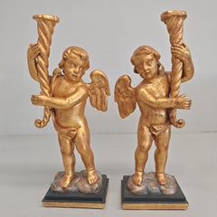 Pareja de grandes ángeles italianos en madera dorada, siglo XVIII, altura 80 cm.