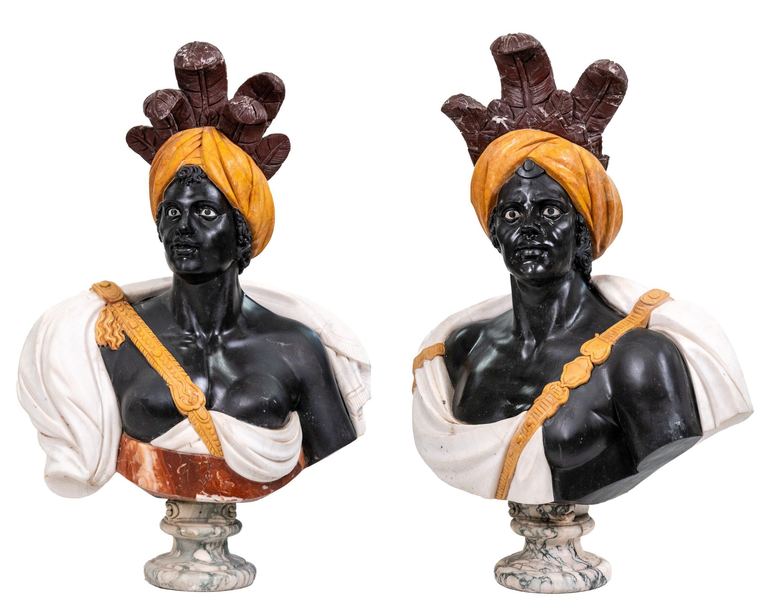 Paire de grands bustes Moretti en marbre polychrome, 20e siècle, Italie