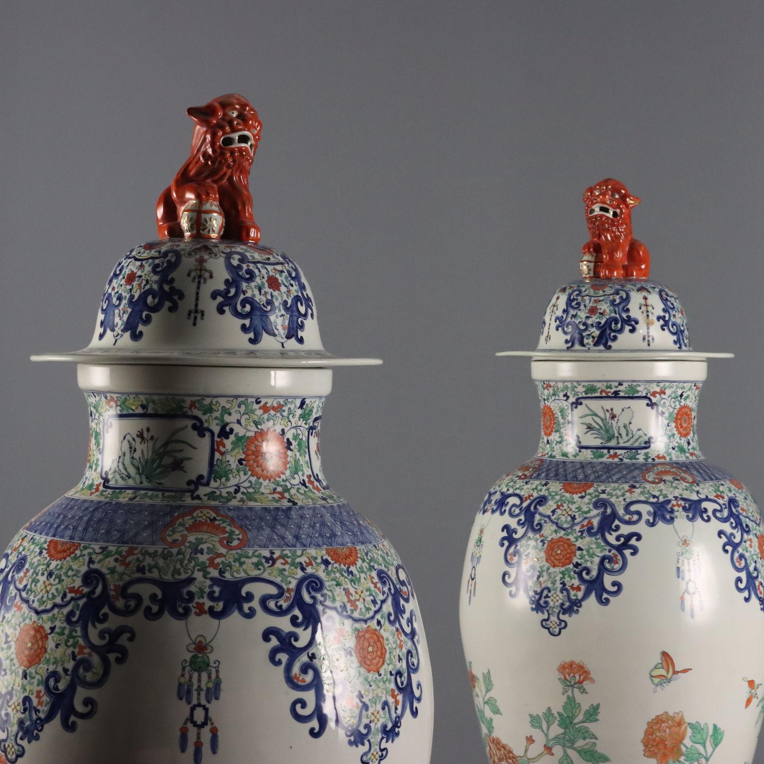 Coppia di Grandi Vasi a Balaustro con Coperchio Cina XX Secolo Otro en venta