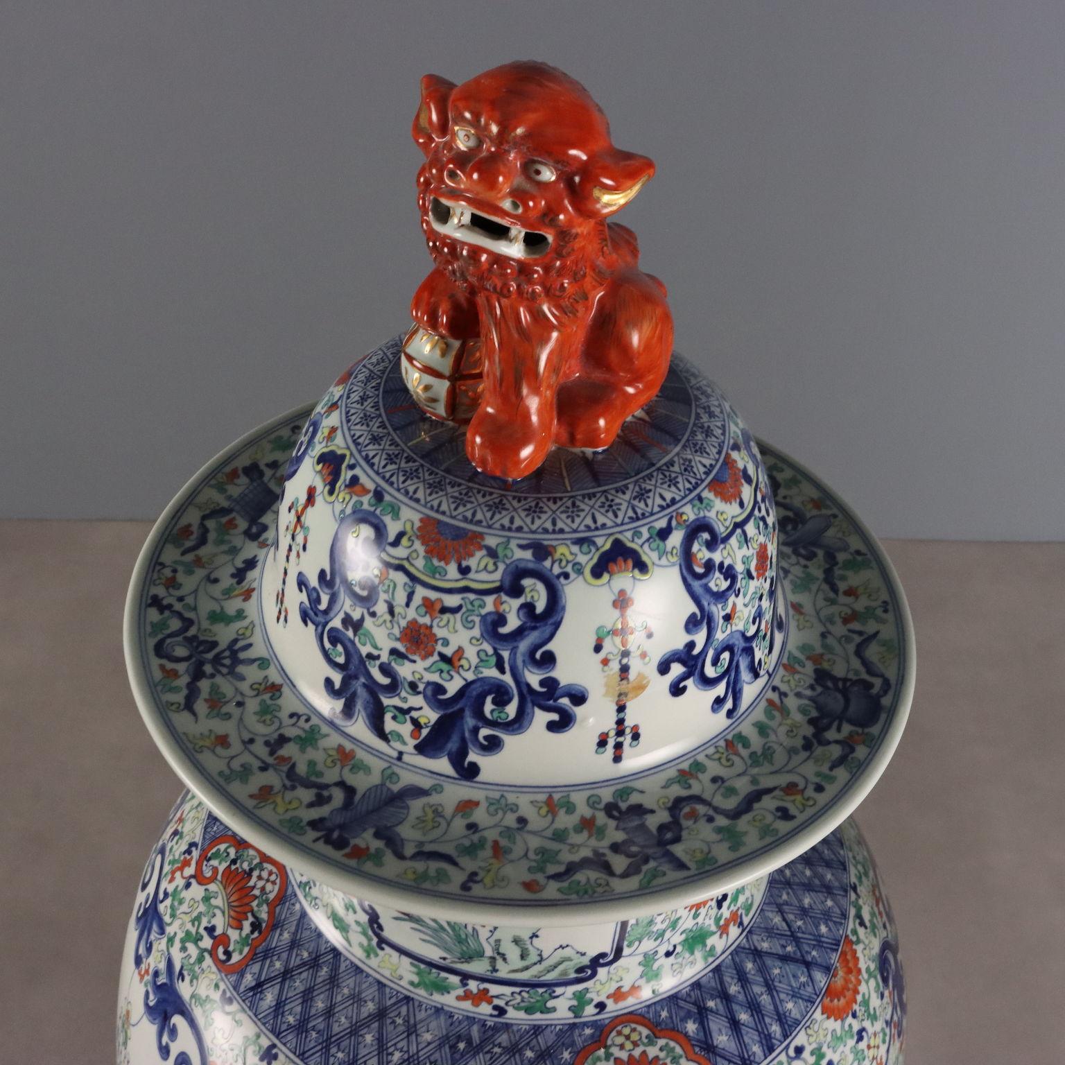 Coppia di Grandi Vasi a Balaustro con Coperchio Cina XX Secolo Chino en venta