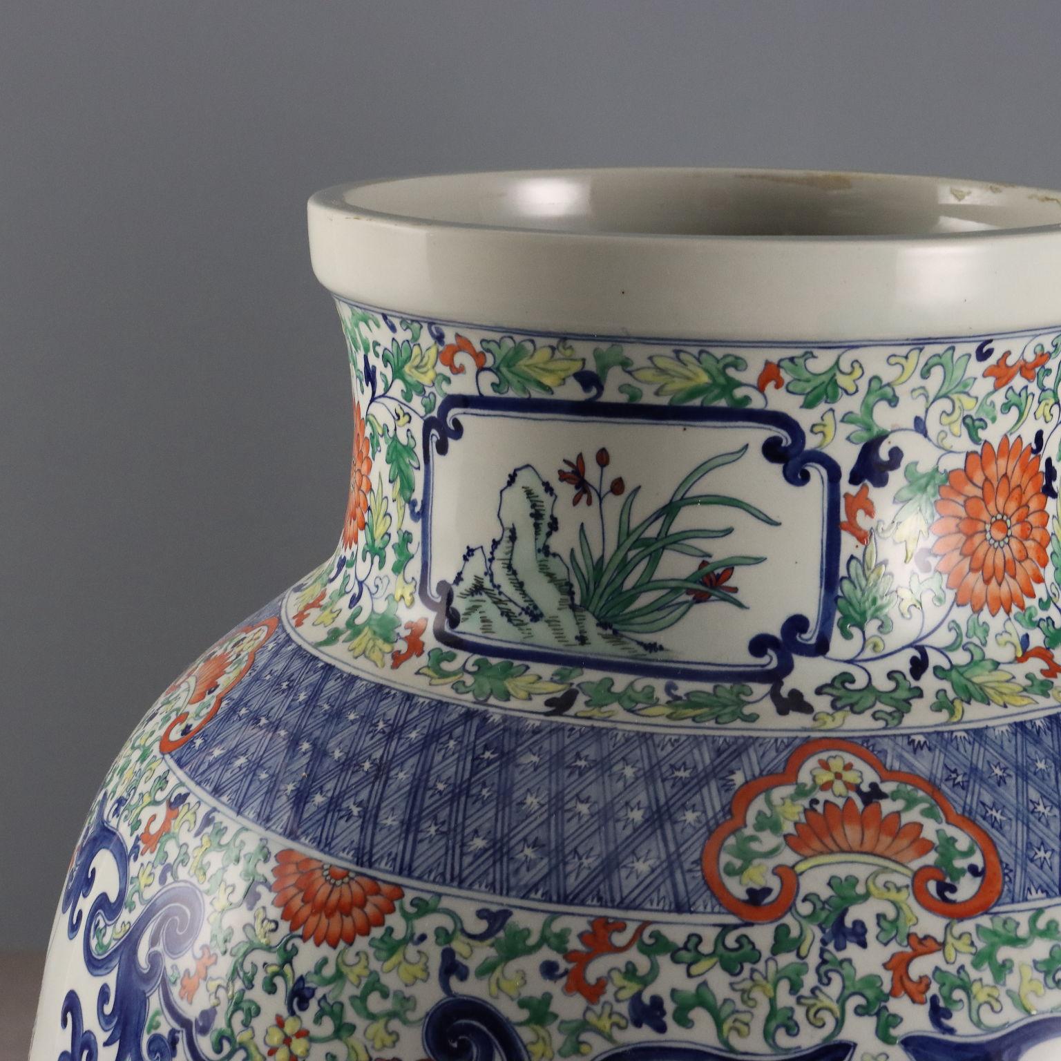 Coppia di Grandi Vasi a Balaustro con Coperchio Cina XX Secolo en Bueno estado para la venta en Milano, IT