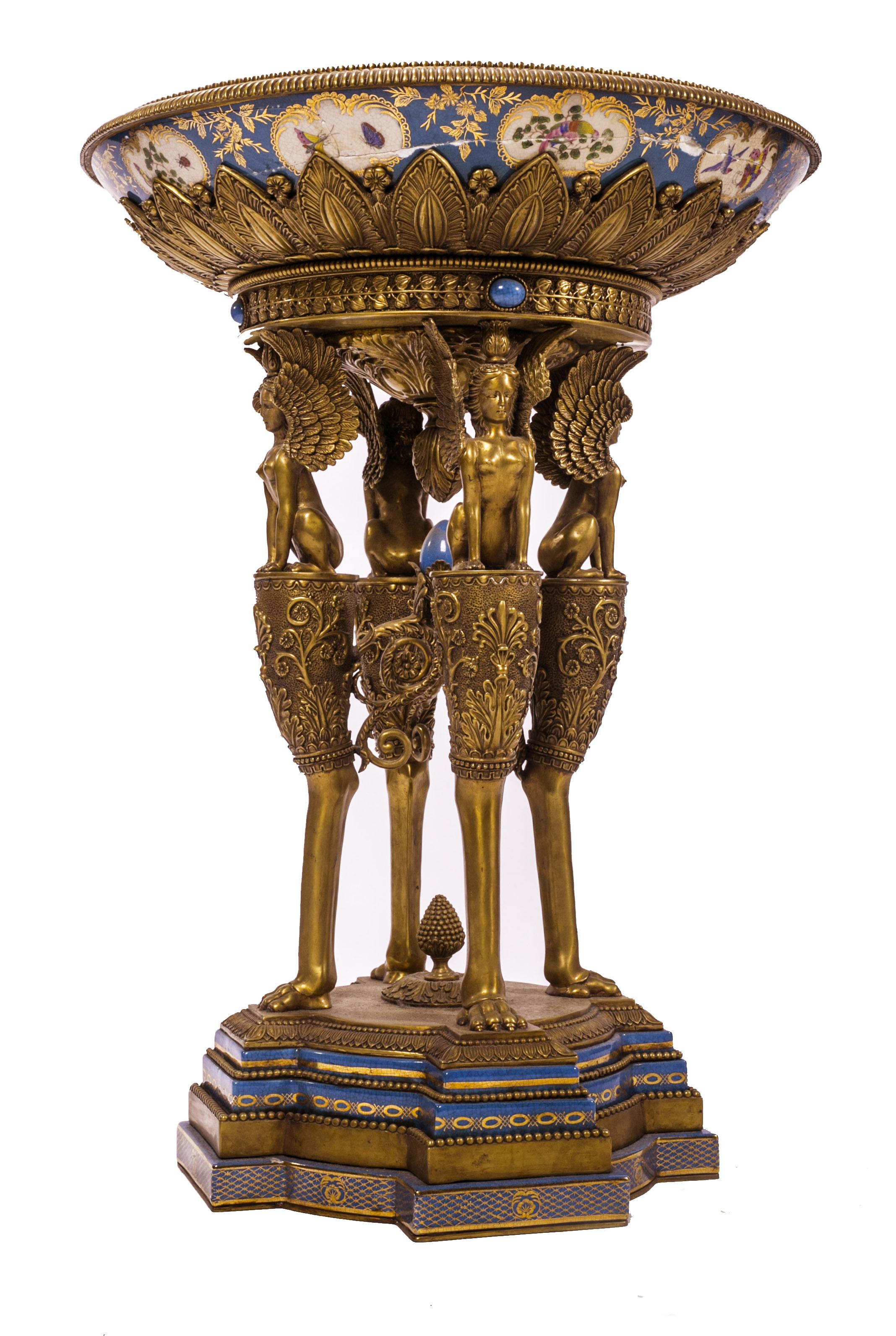 French Paire de guéridons français en céramique et bronze des années 1800 en vente