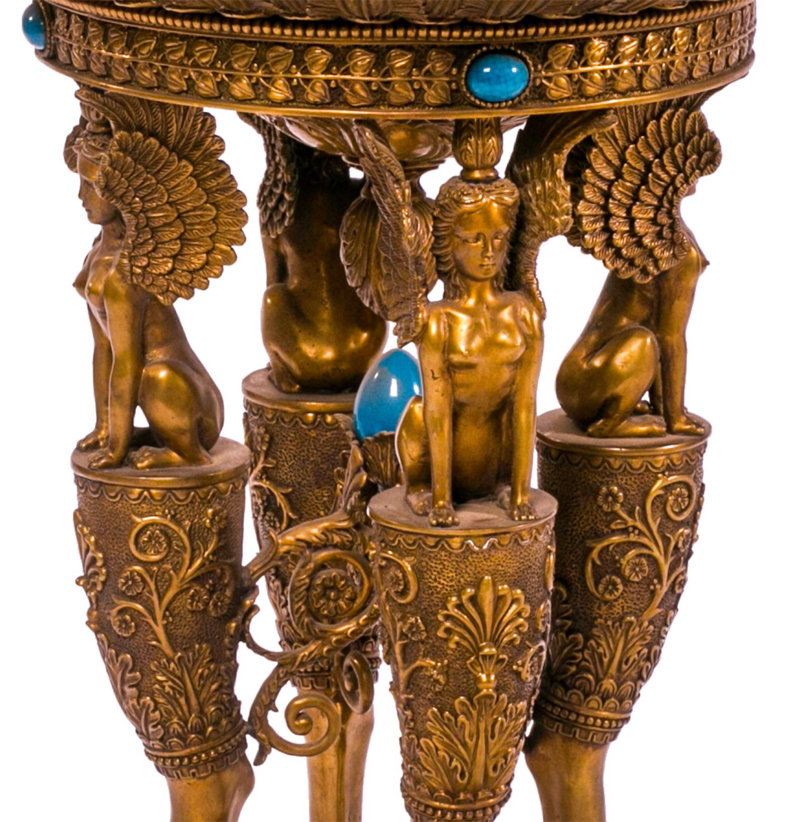 19th Century Paire de guéridons français en céramique et bronze des années 1800 en vente