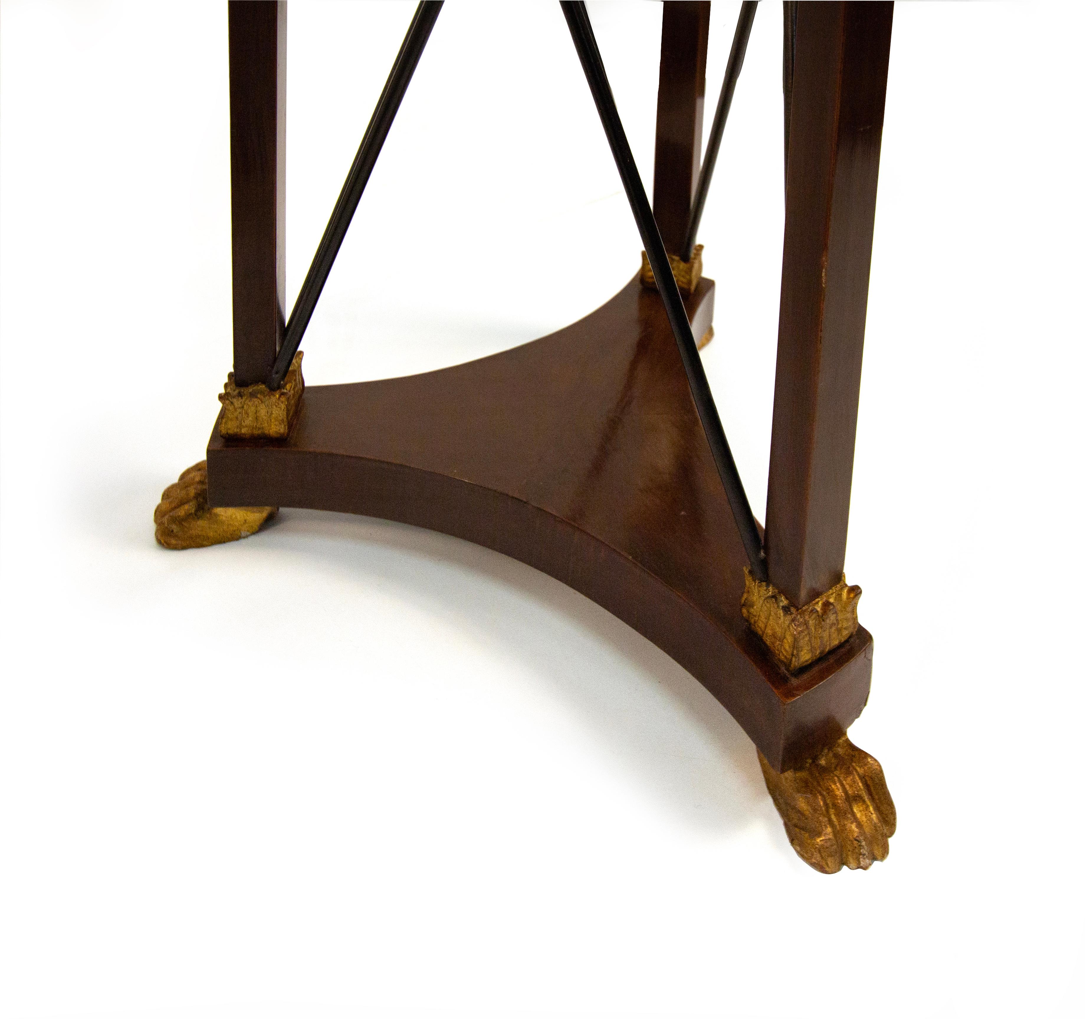 Coppia di gueridon in mogano, di gusto Impero, inizio XX secolo In condizioni buone in vendita a Milano, IT