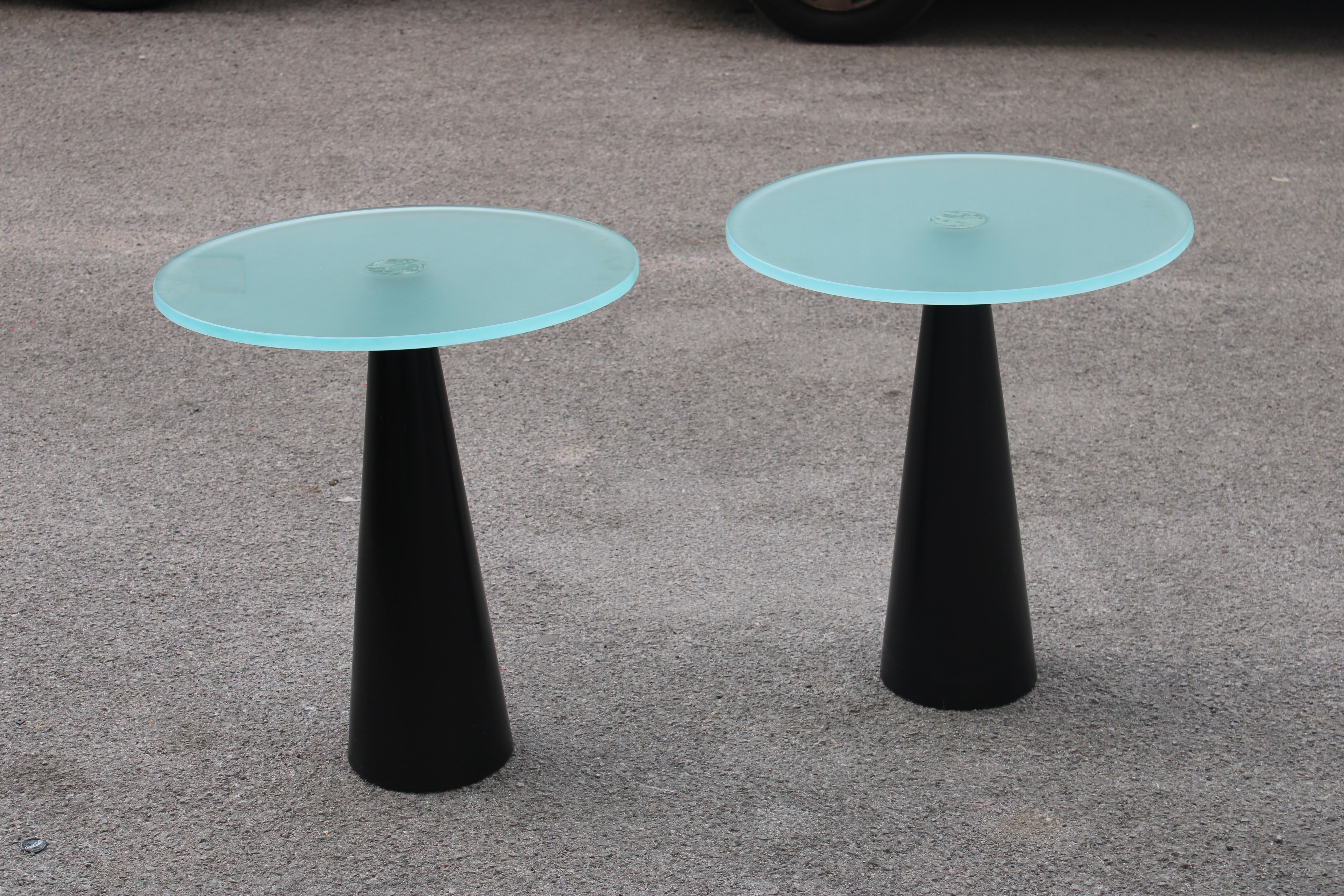 Coppia di Guèridon Lacca nera e Piano in Vetro opaco 1980 Italia Sottsass style im Angebot 5