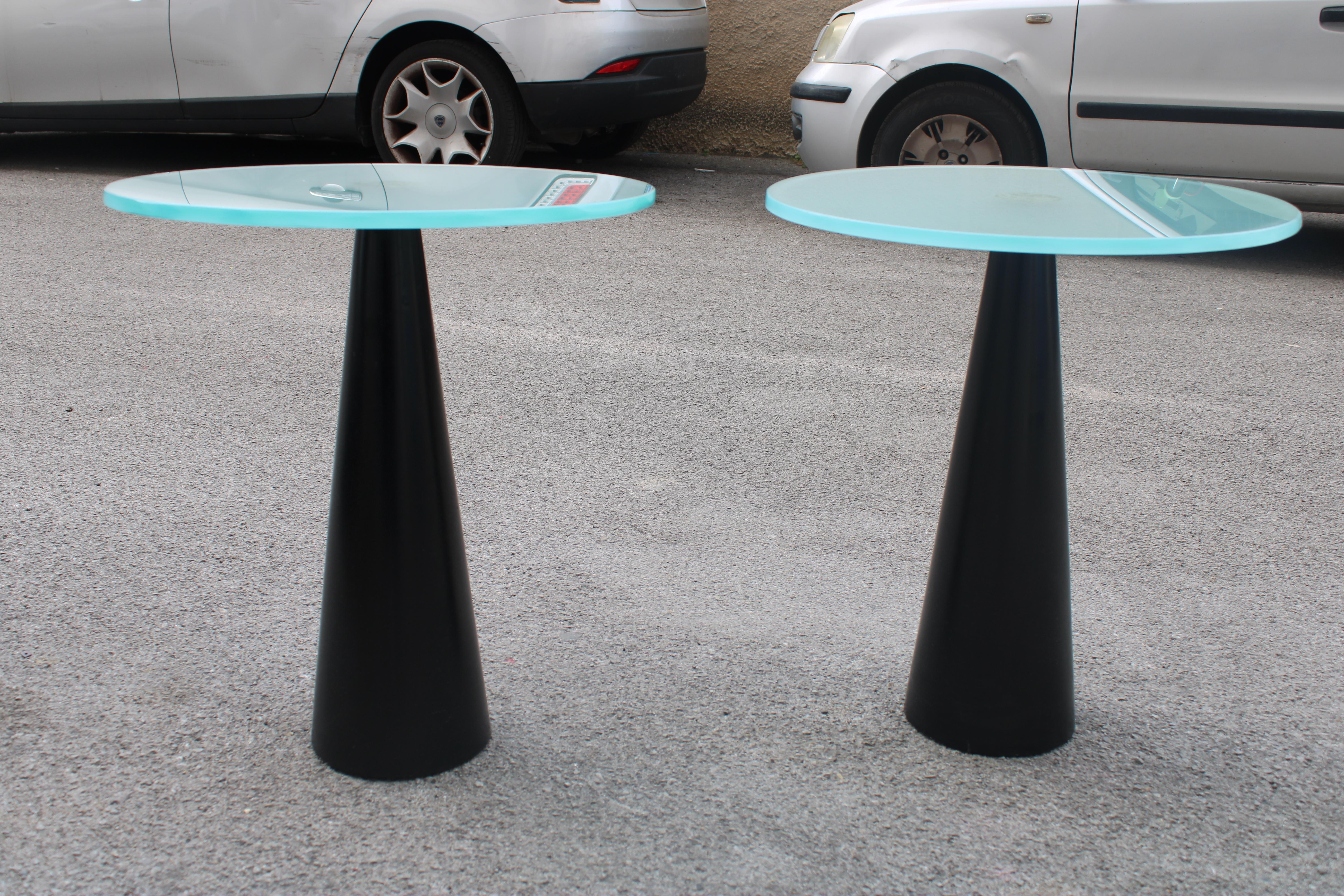Coppia di Guèridon Lacca nera e Piano in Vetro opaco 1980 Italia Sottsass style im Zustand „Gut“ im Angebot in Palermo, Sicily