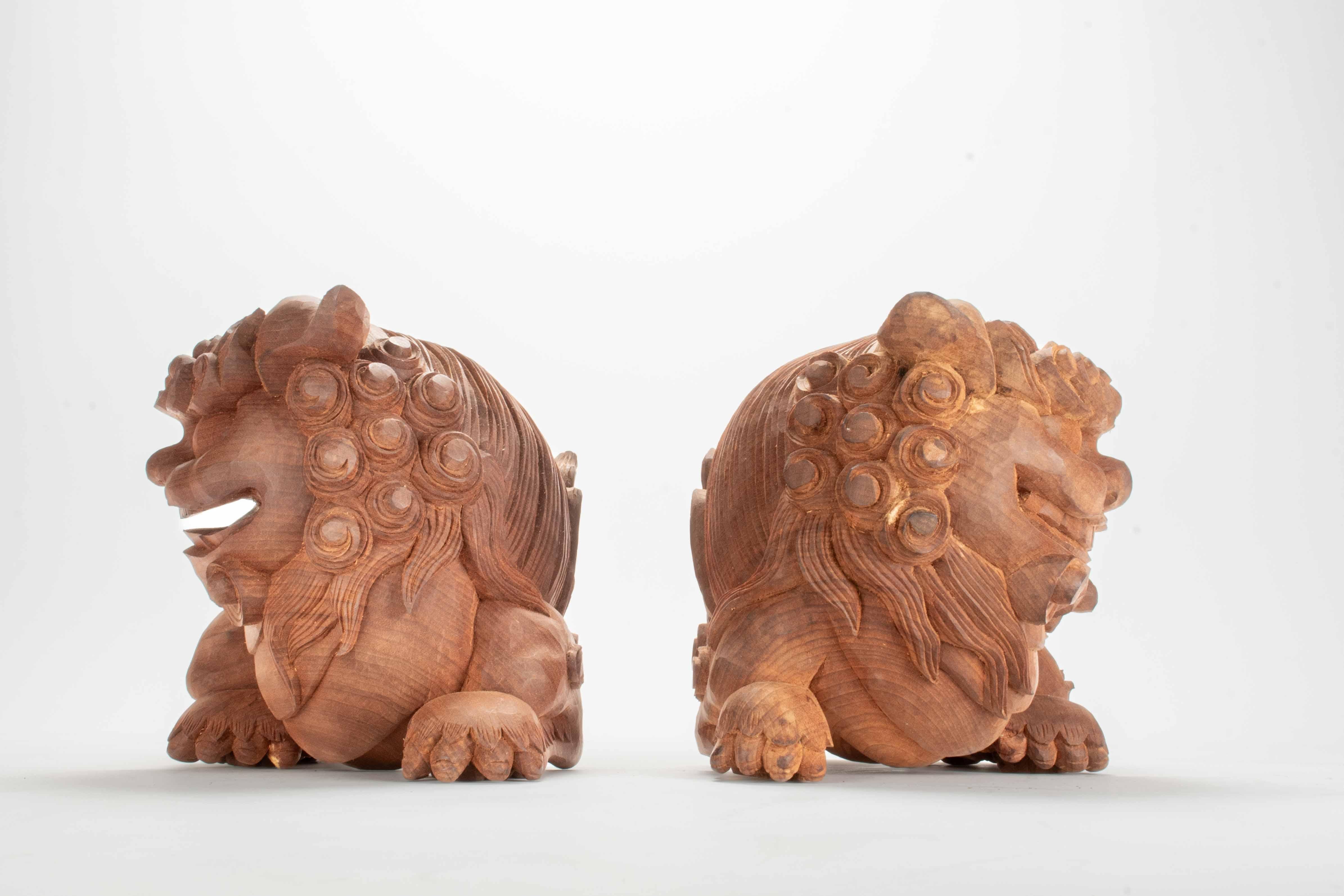 Pair of shishi-shaped kibana In Excellent Condition For Sale In Milano, IT