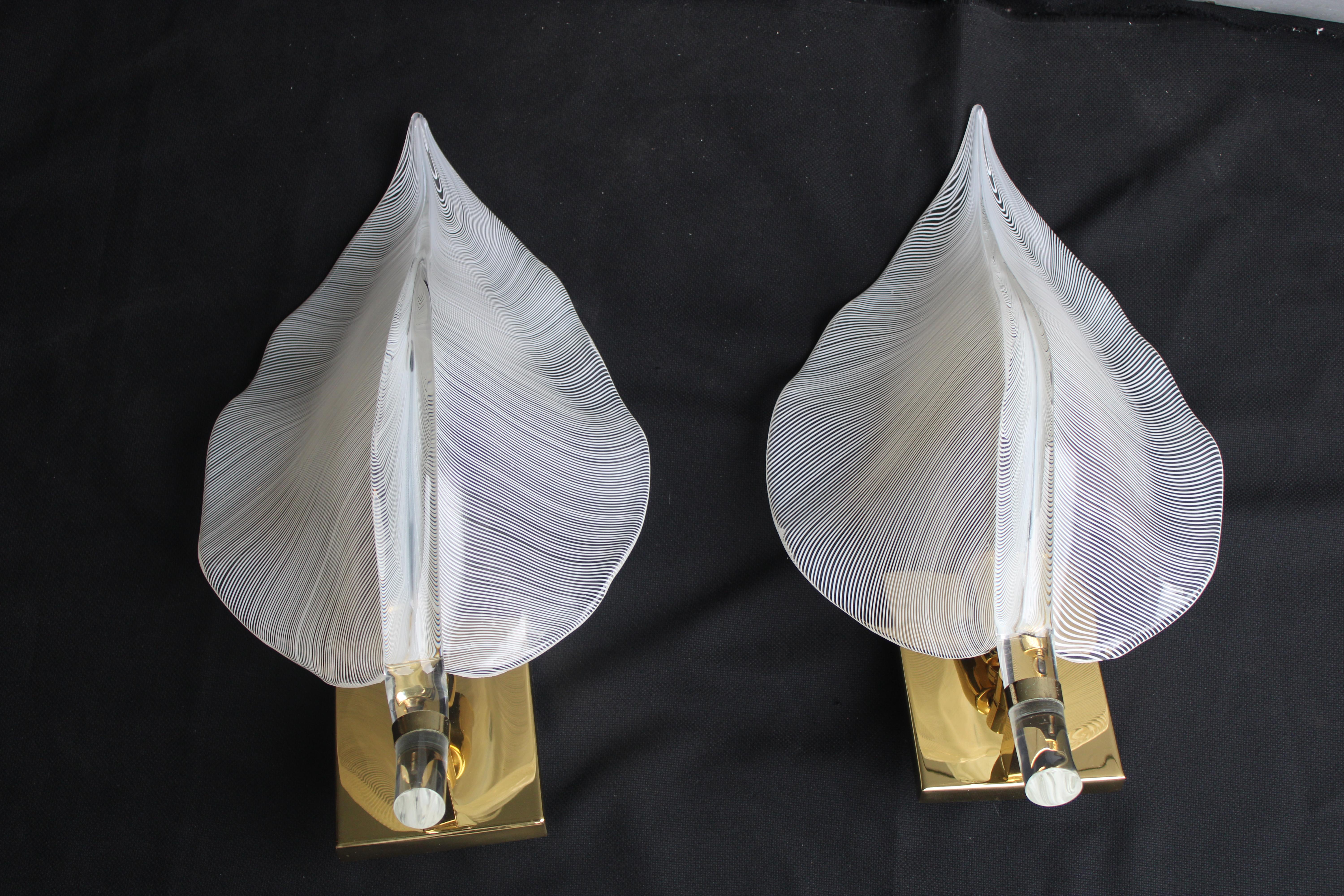 Mid-Century moderno Coppia di lampada da parete a forma di Foglia vetro di Murano Ottone Franco Luce in vendita