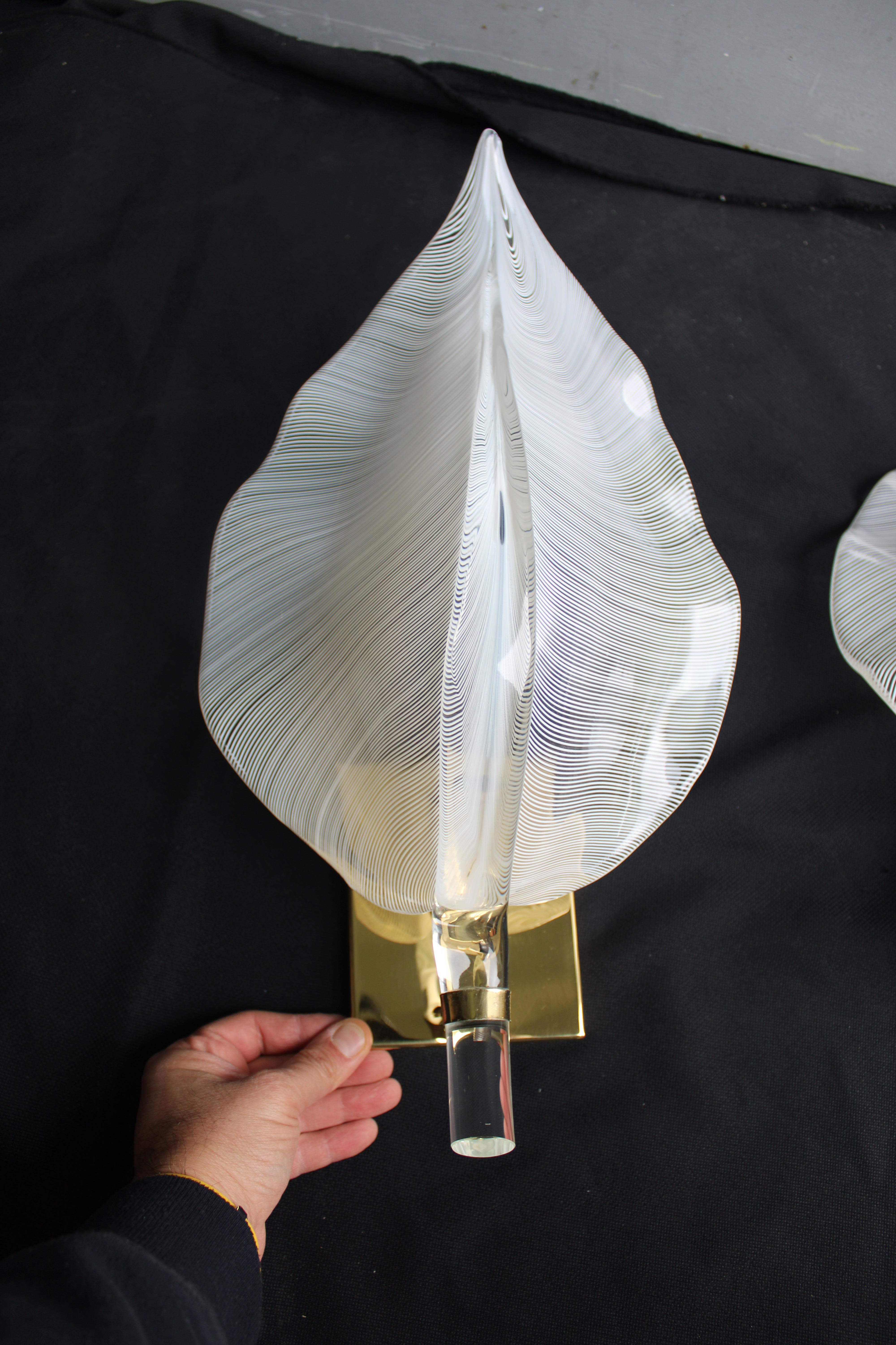 Italiano Coppia di lampada da parete a forma di Foglia vetro di Murano Ottone Franco Luce in vendita