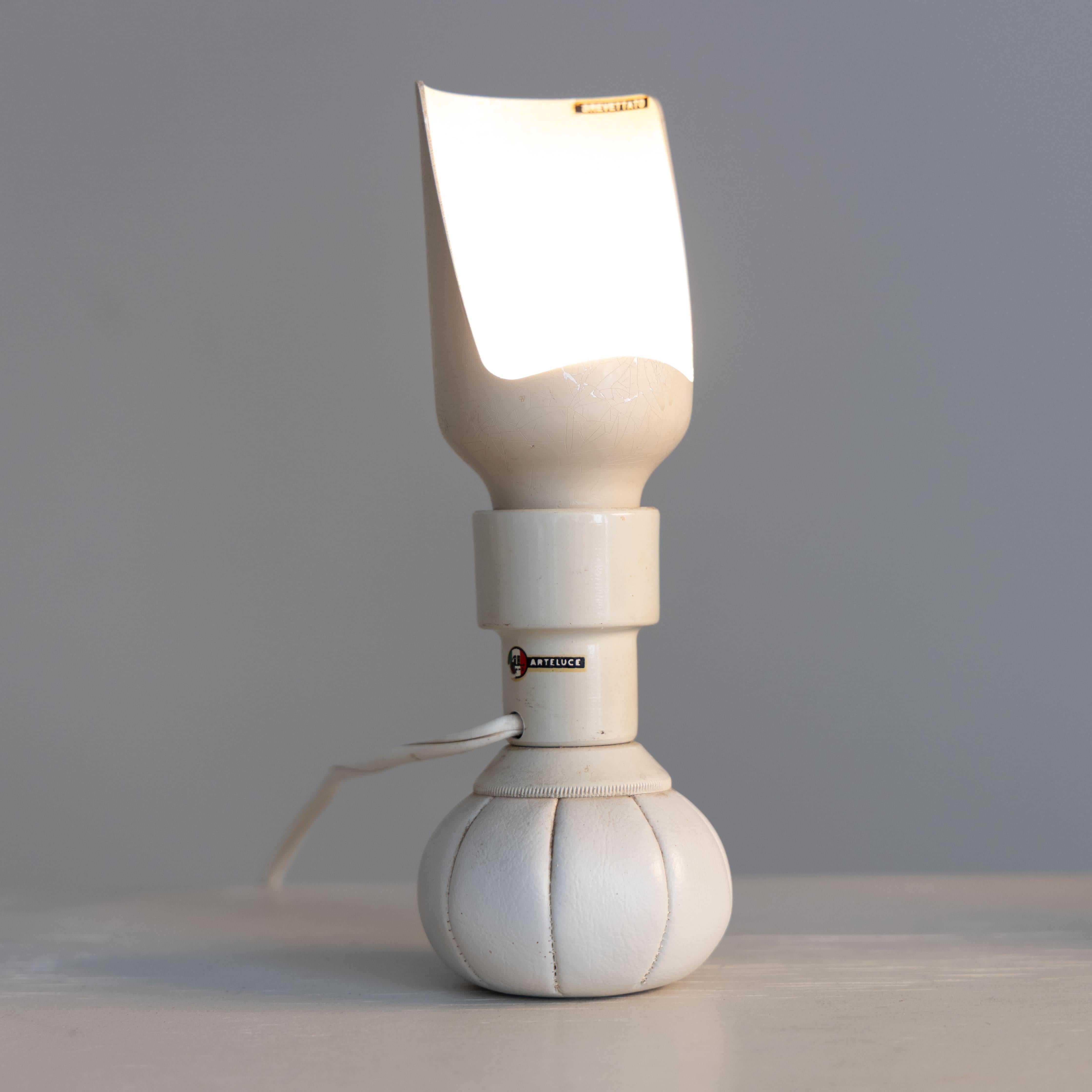Paire de lampes de table modèle 'P600', Gino Sarfatti, Arteluce, Milan, 196 État moyen - En vente à Milano, Lombardia