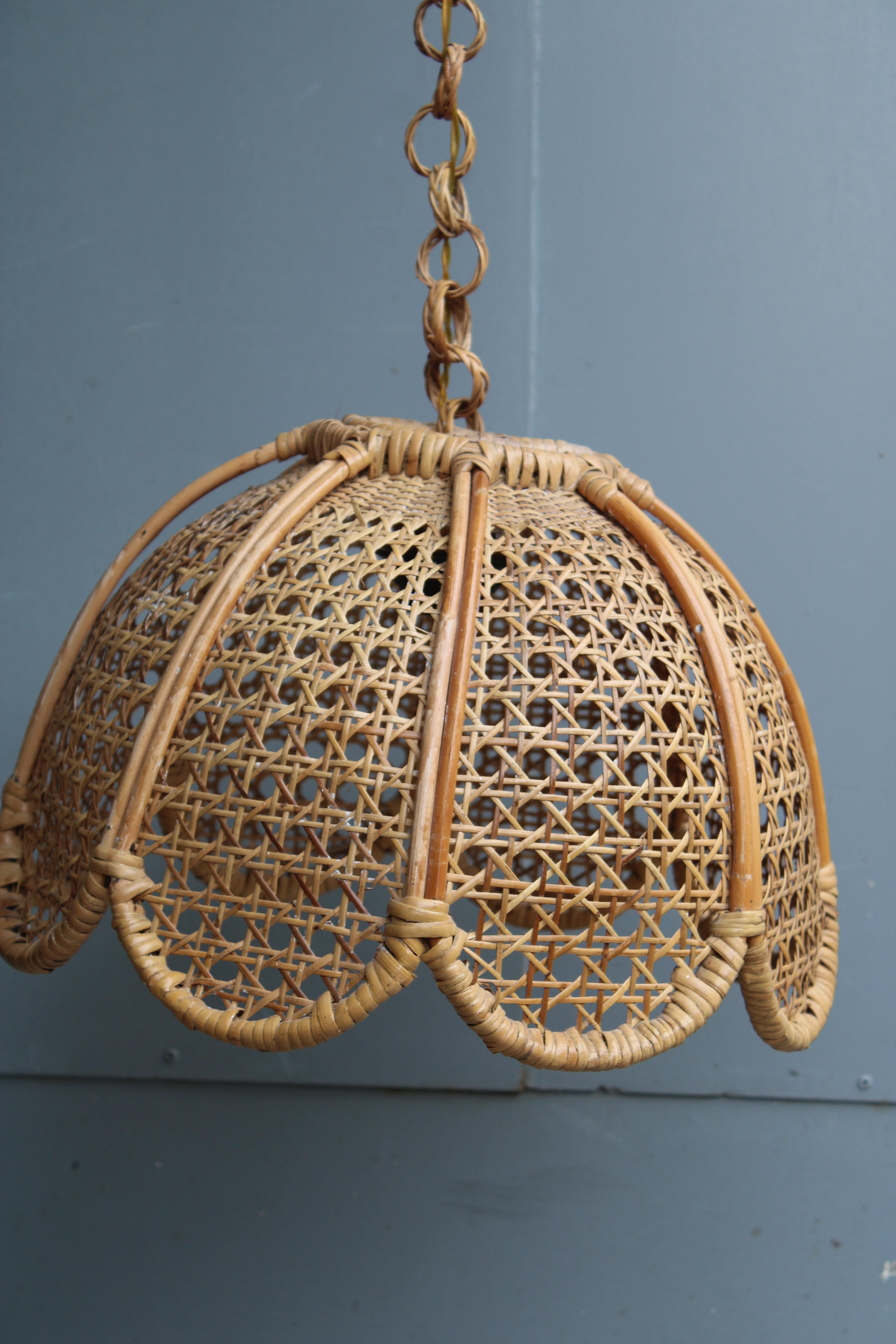 Coppia di Lampadari in Bambù e Ottone design Italiano 1970 Paglia (Moderne der Mitte des Jahrhunderts) im Angebot