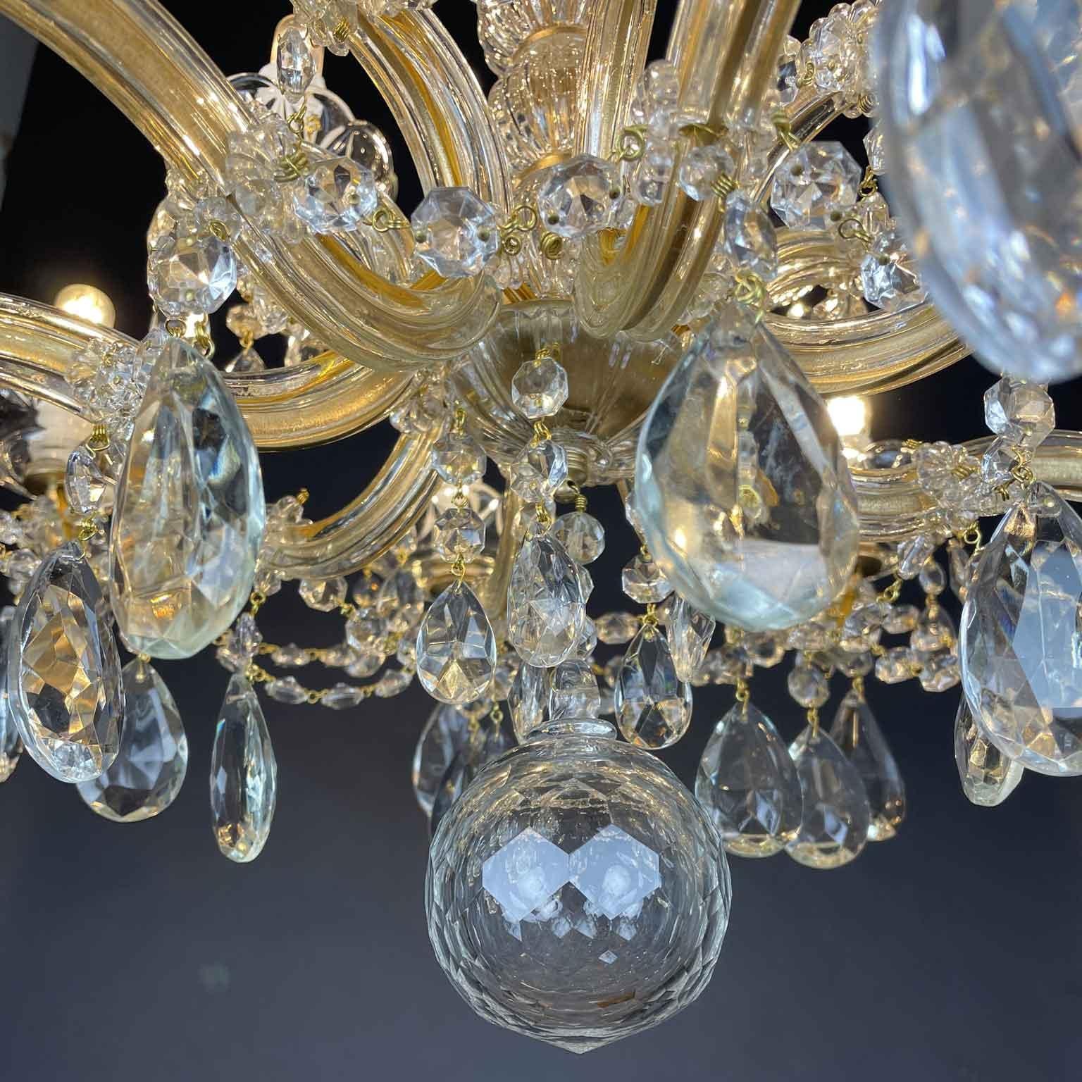Paire de lustres italiens en cristal Maria Teresa à douze lumières 20e siècle en vente 10