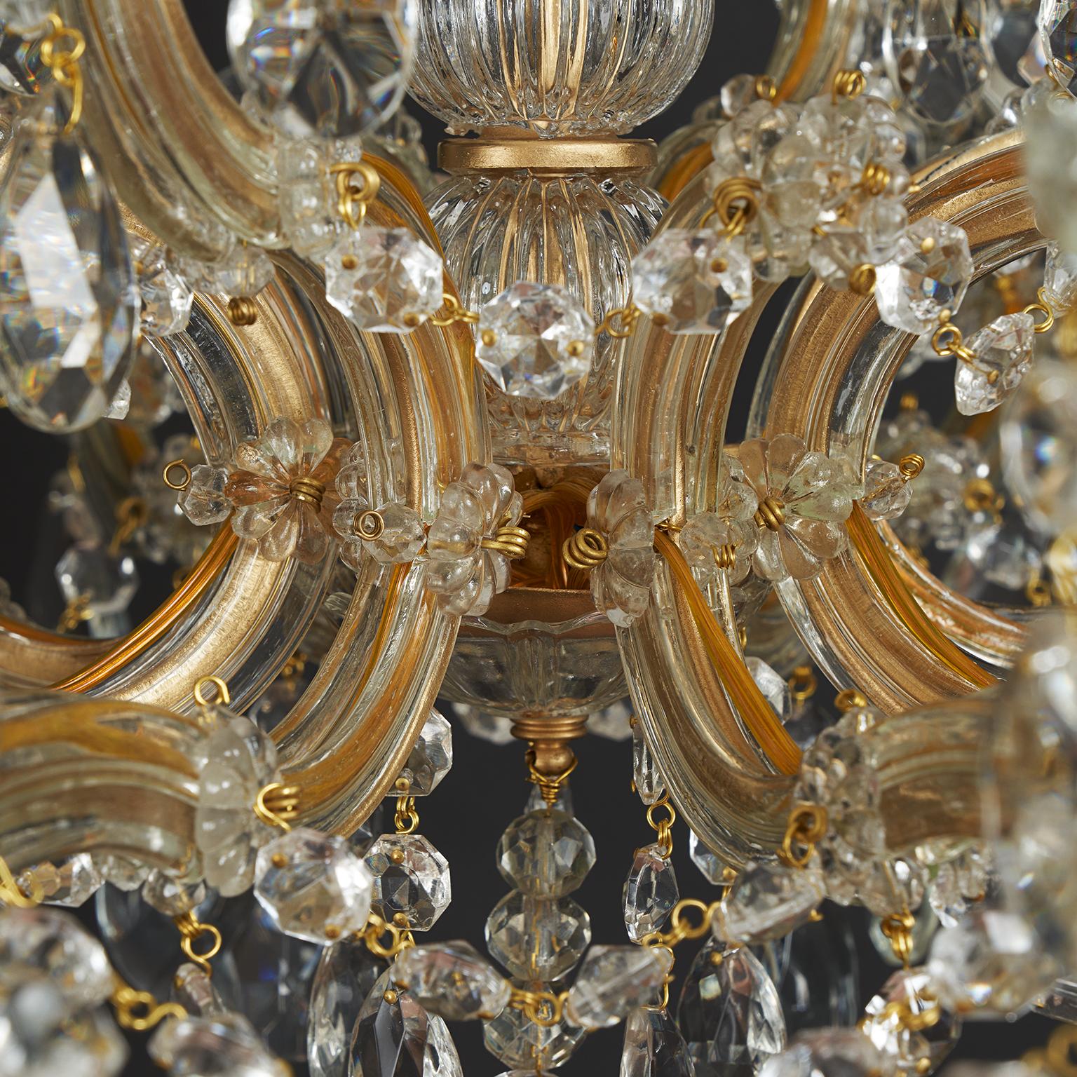 Paire de lustres italiens en cristal Maria Teresa à douze lumières 20e siècle en vente 3