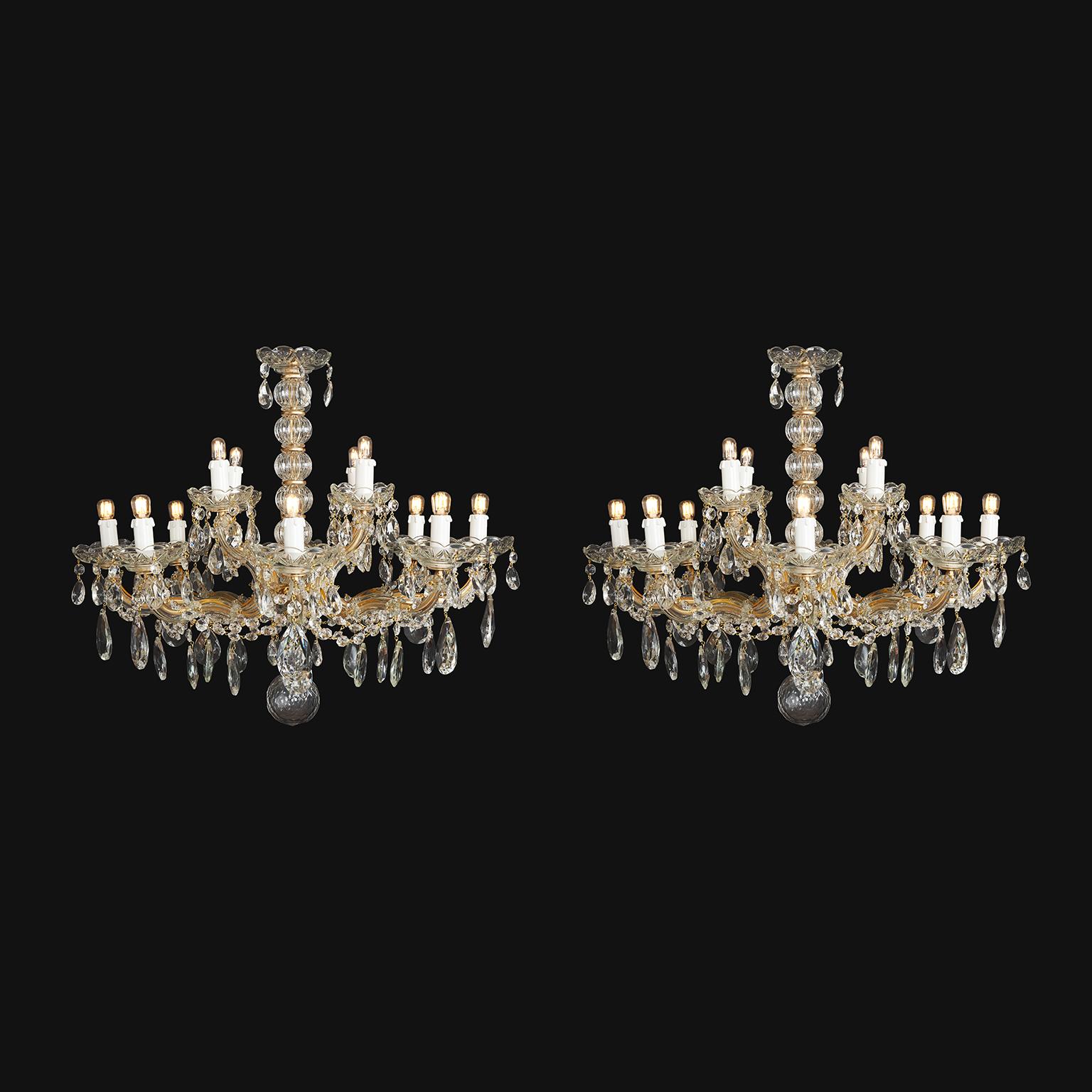 Hollywood Regency Paire de lustres italiens en cristal Maria Teresa à douze lumières 20e siècle en vente