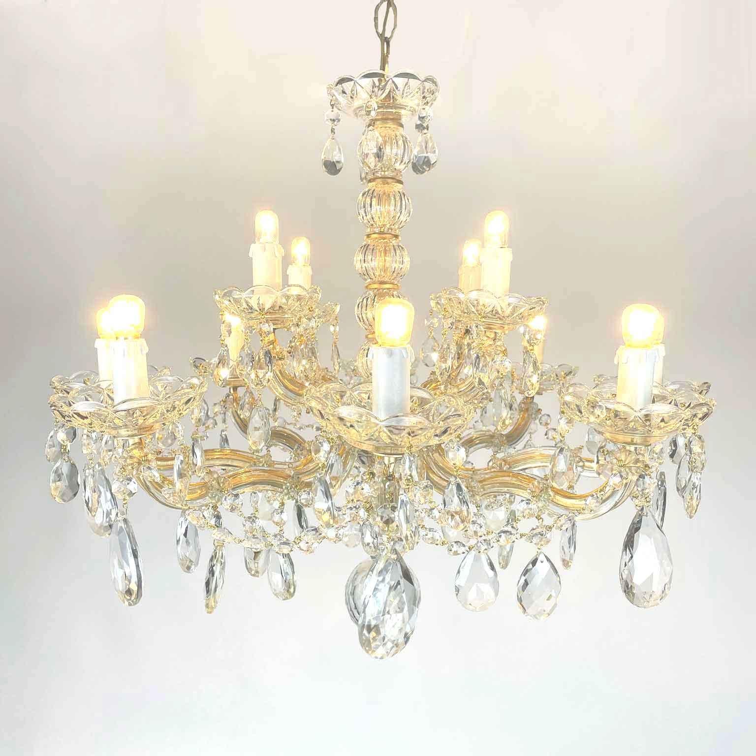 Paire de lustres italiens en cristal Maria Teresa à douze lumières 20e siècle en vente 5