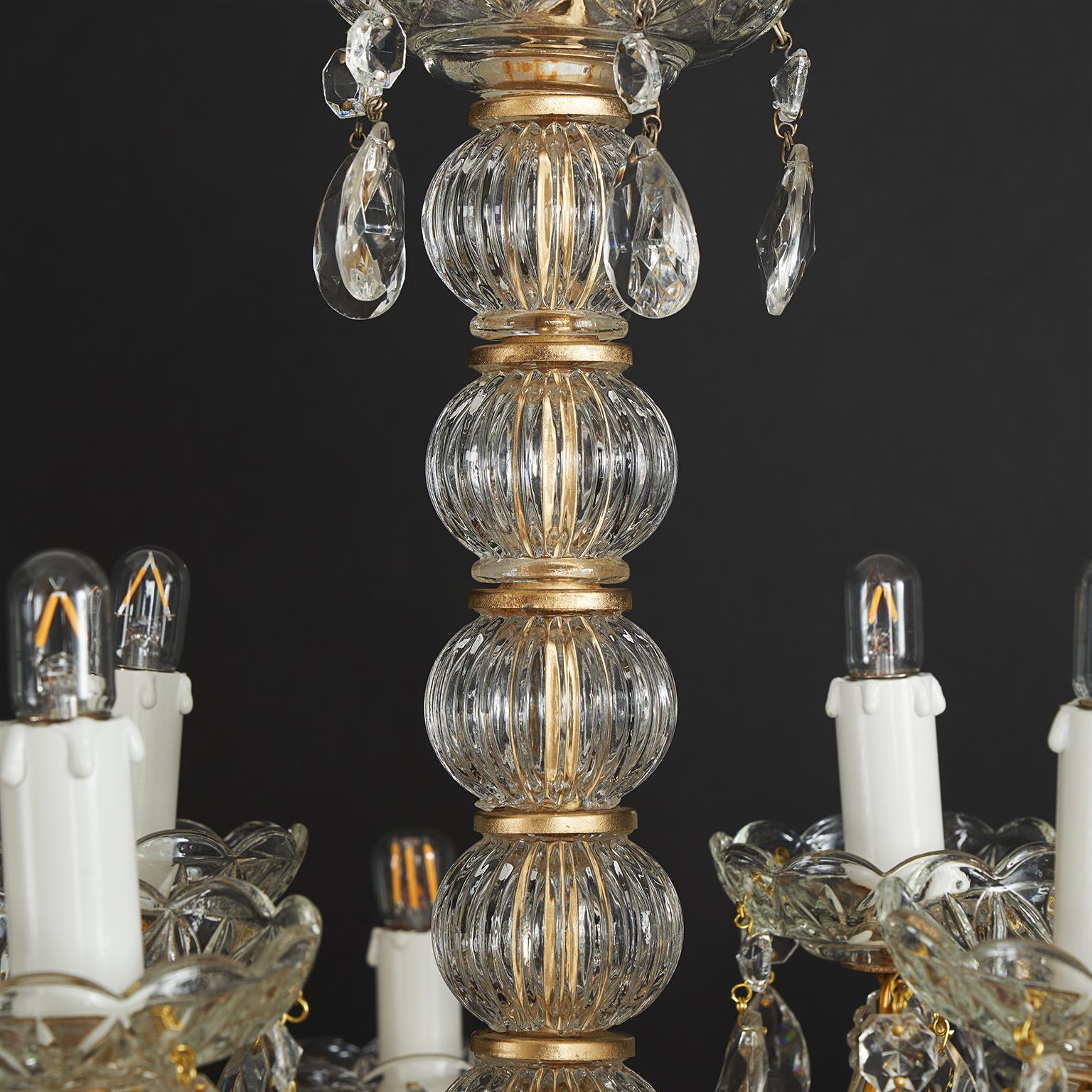 Paire de lustres italiens en cristal Maria Teresa à douze lumières 20e siècle Bon état - En vente à Milano, MI