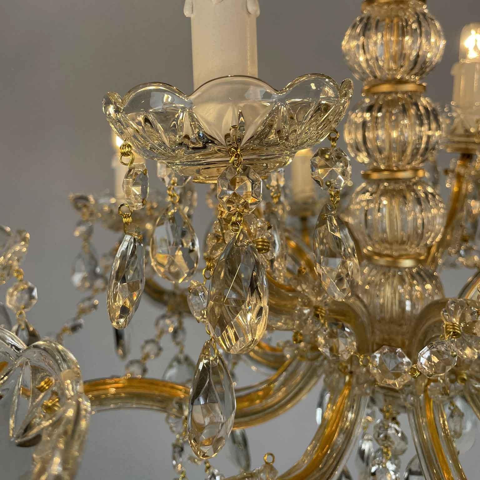 Paire de lustres italiens en cristal Maria Teresa à douze lumières 20e siècle en vente 7
