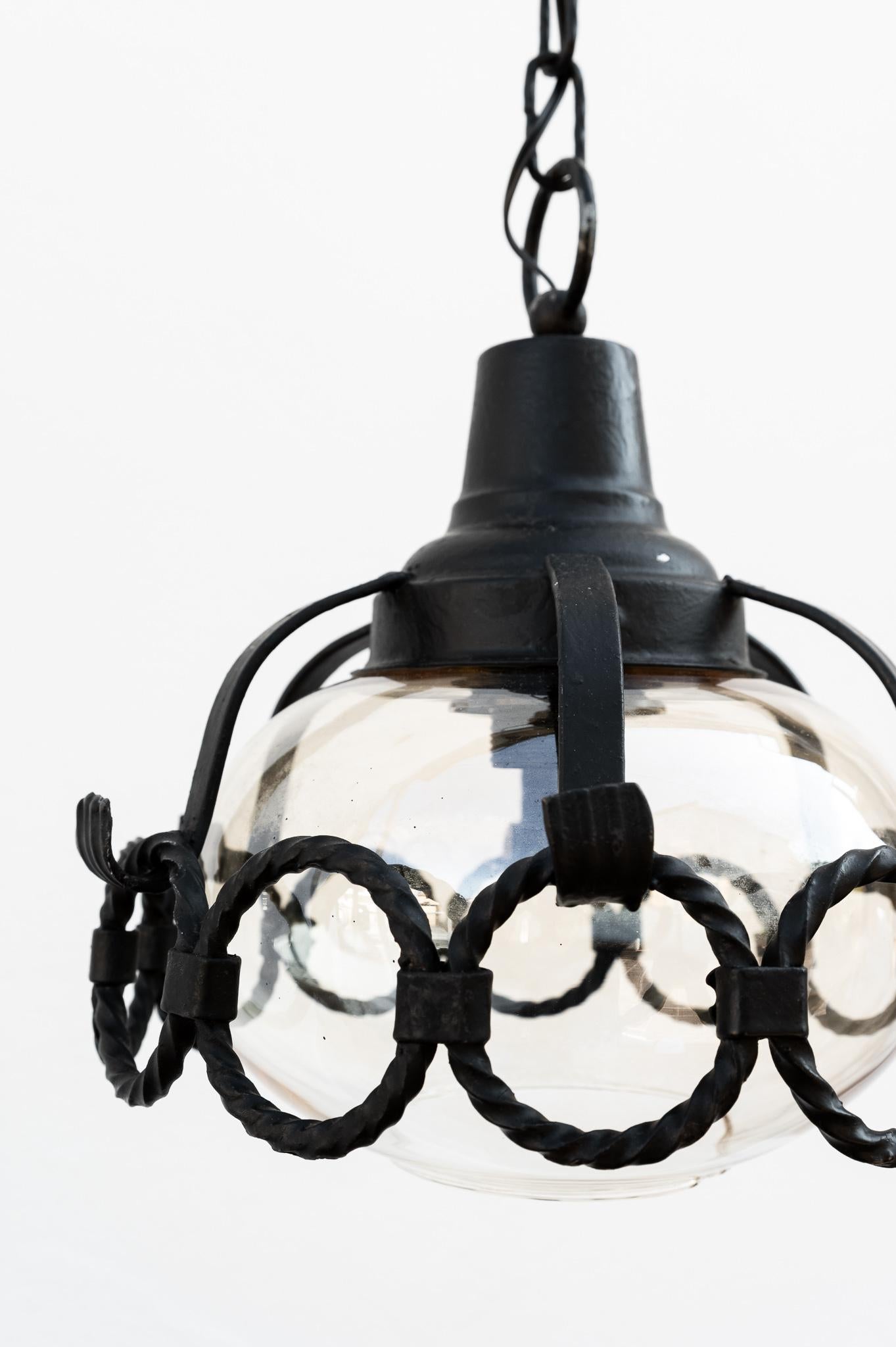 Coppia di Lampadari in ferro battuto, Anni '60 In condizioni buone in vendita a Bastia Umbra, IT