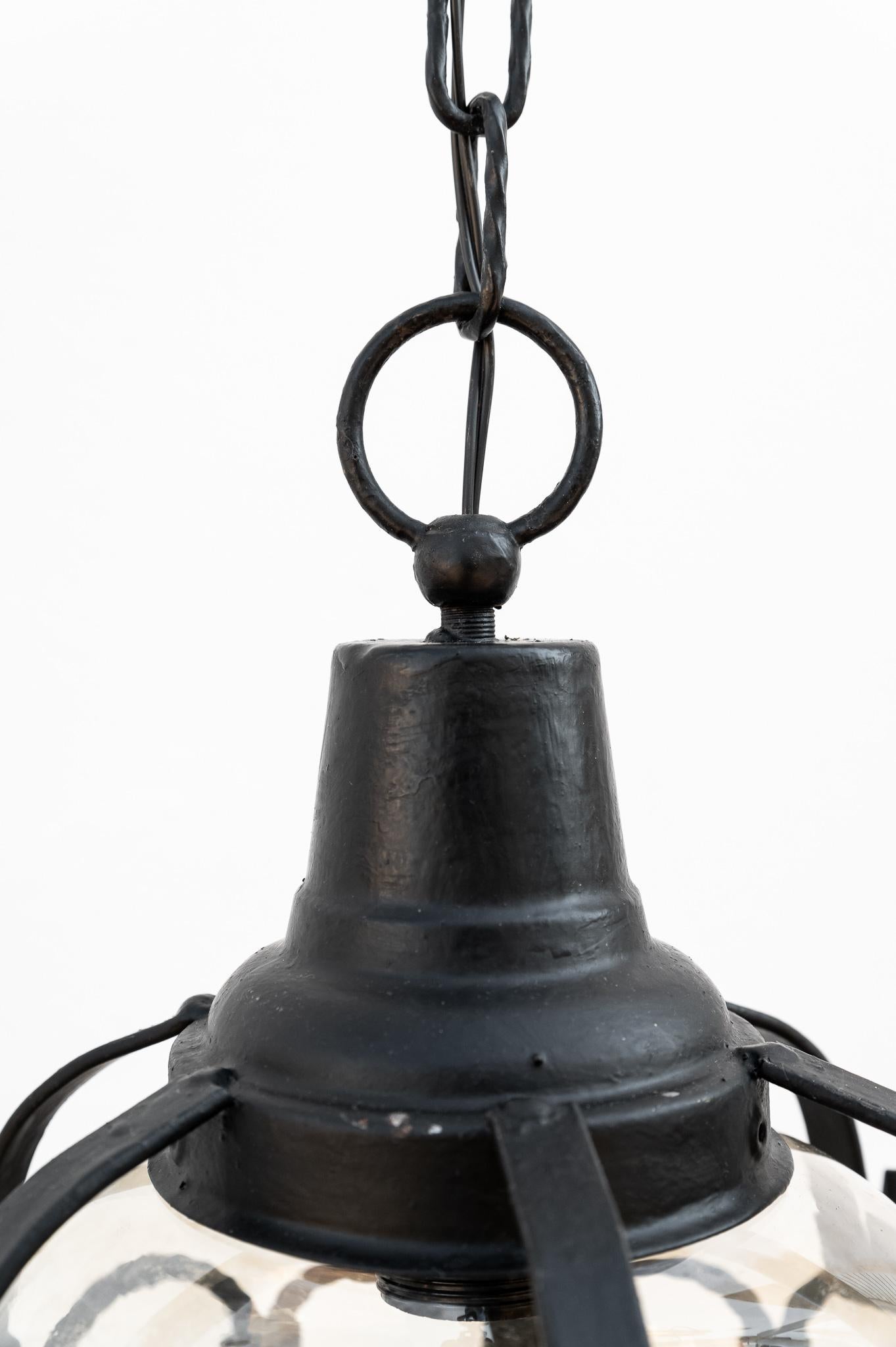 Vetro Coppia di Lampadari in ferro battuto, Anni '60 in vendita