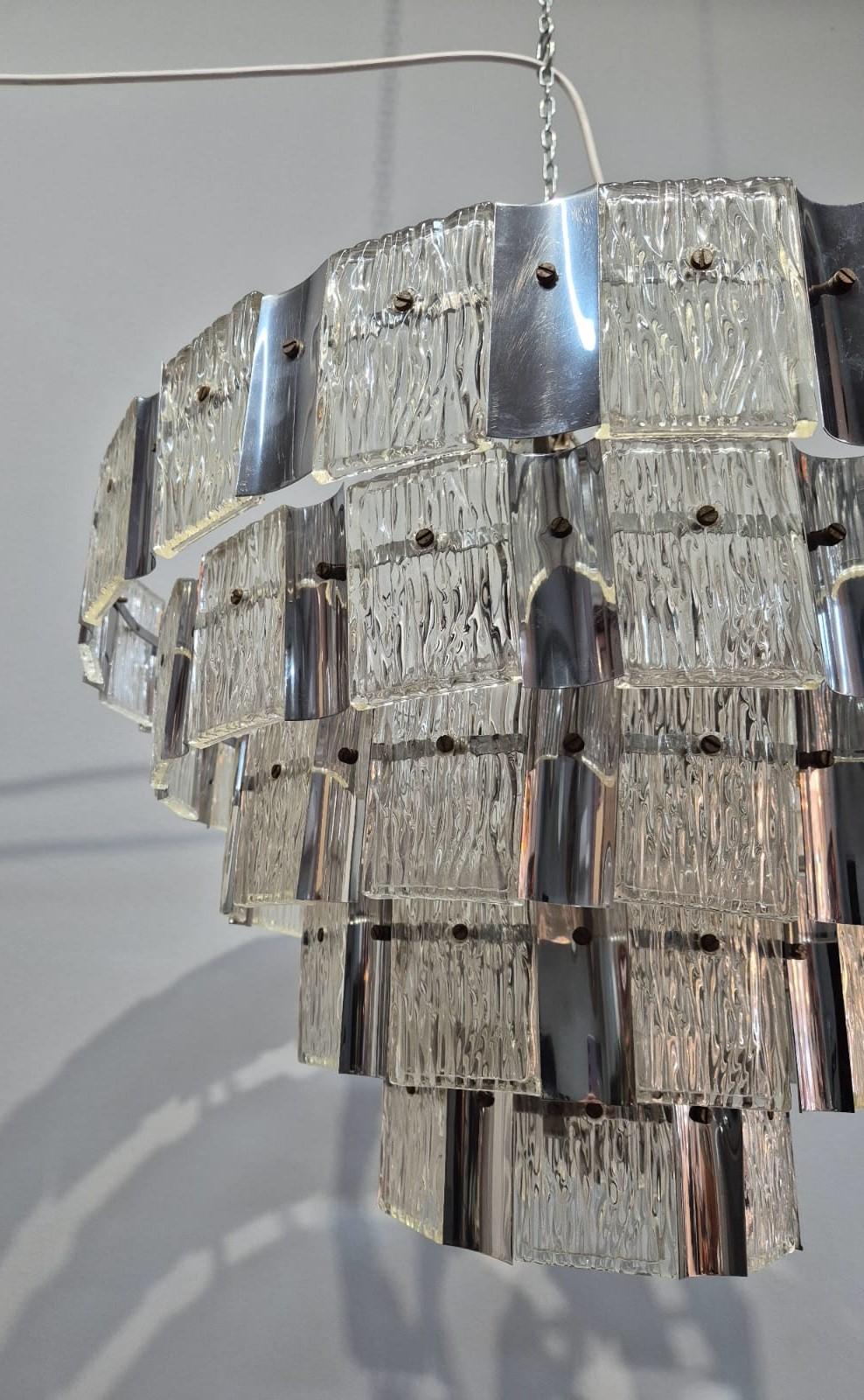 Coppia di lampadari in vetro di murano e metallo in vendita 8