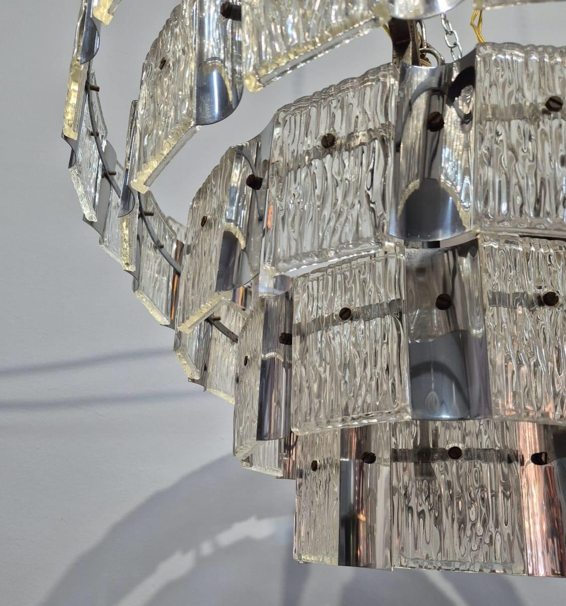 Coppia di lampadari in vetro di murano e metallo in vendita 9