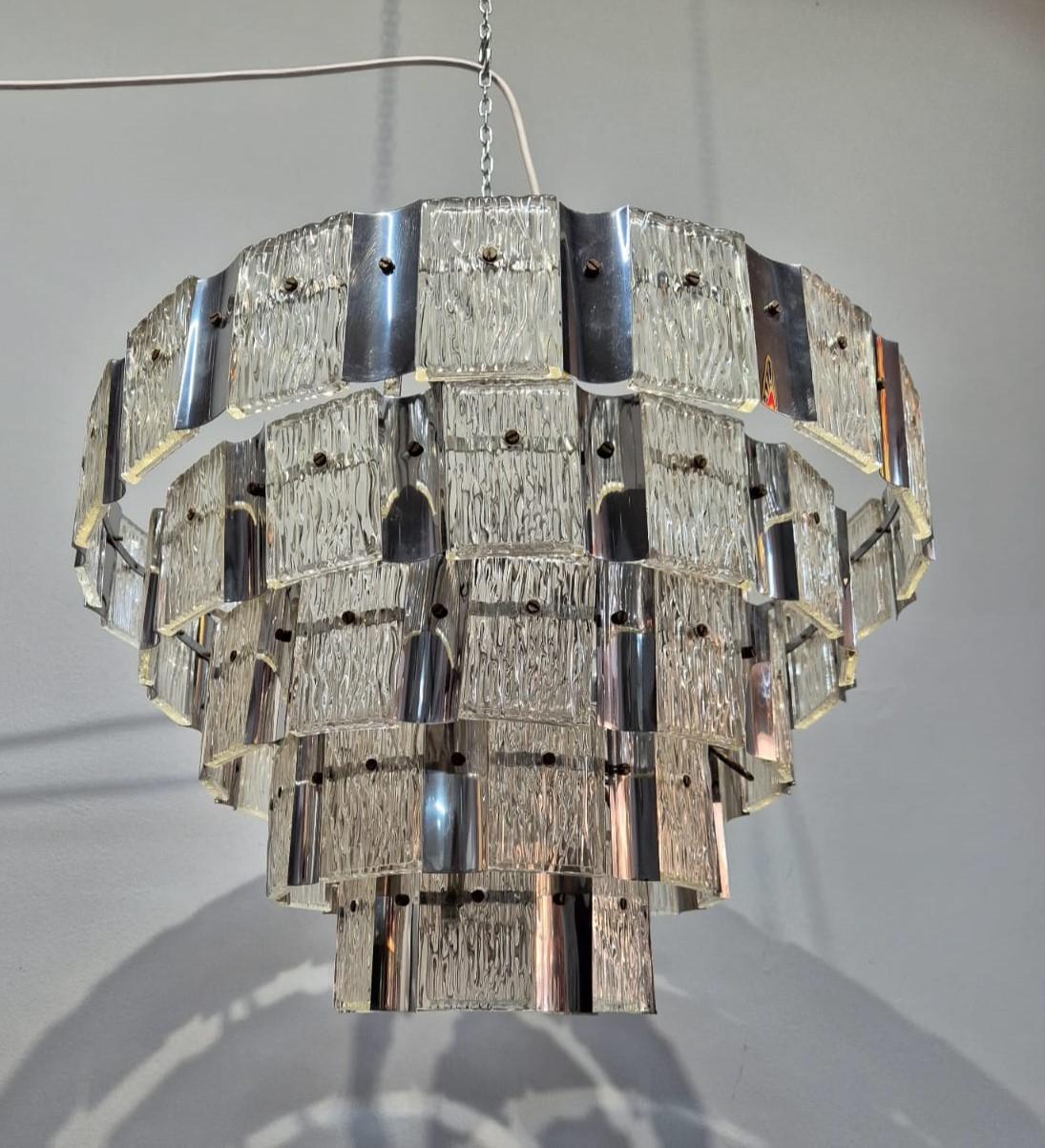 Coppia di lampadari in vetro di murano e metallo in vendita 10