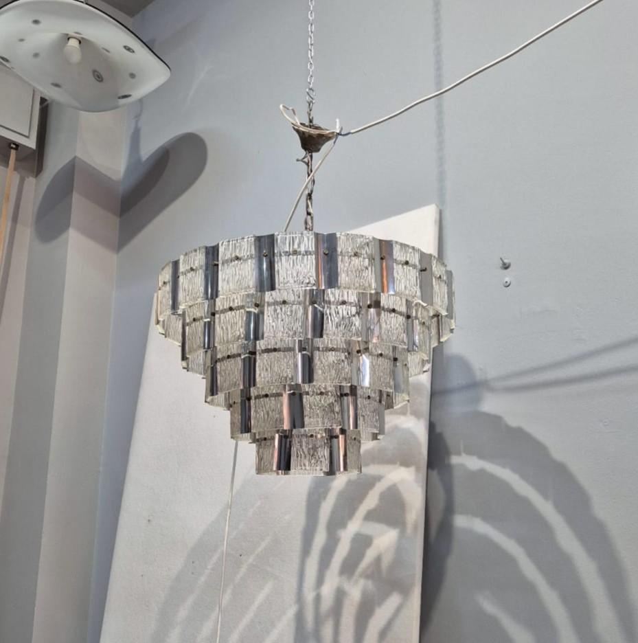 Coppia di lampadari in vetro di murano e metallo in vendita 11