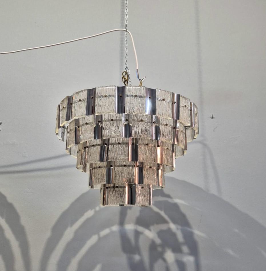 Coppia di lampadari in vetro di murano e metallo in vendita 12