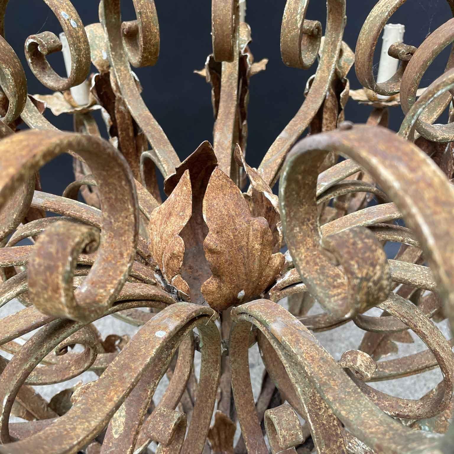Coppia Di Grandi Lampadari Italiani In Ferro Stile Rococo 1970s Fatti a Mano 4