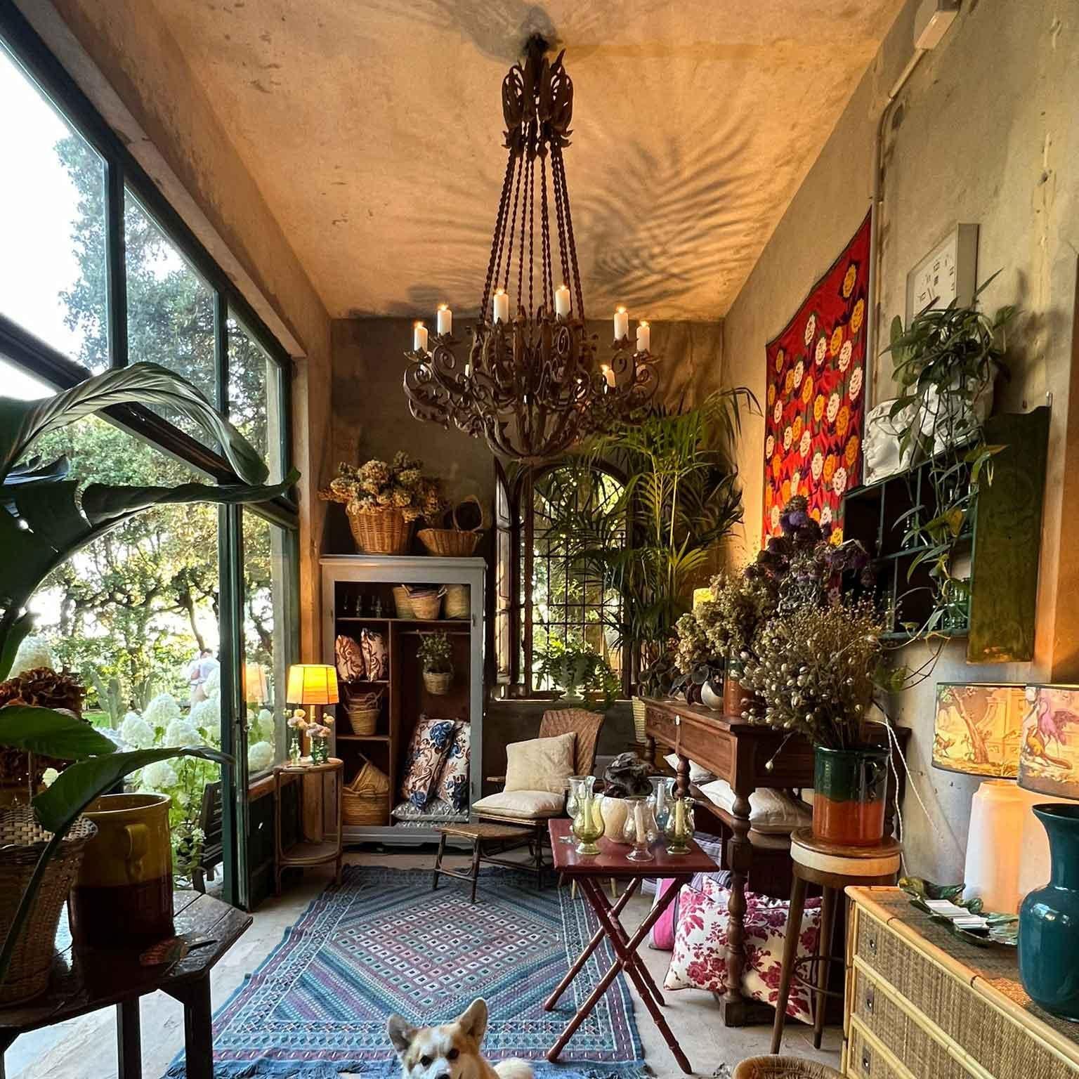 Forgiato Coppia Di Grandi Lampadari Italiani In Ferro Stile Rococo 1970s Fatti a Mano