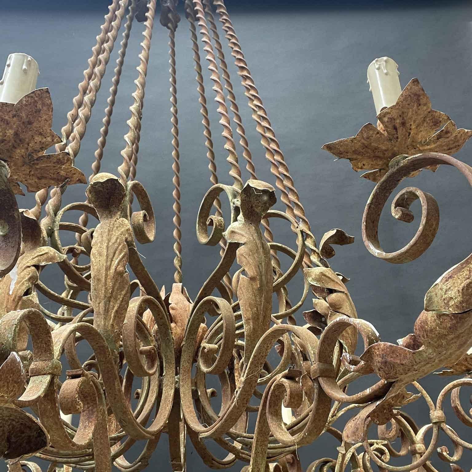 Coppia Di Grandi Lampadari Italiani In Ferro Stile Rococo 1970s Fatti a Mano 2