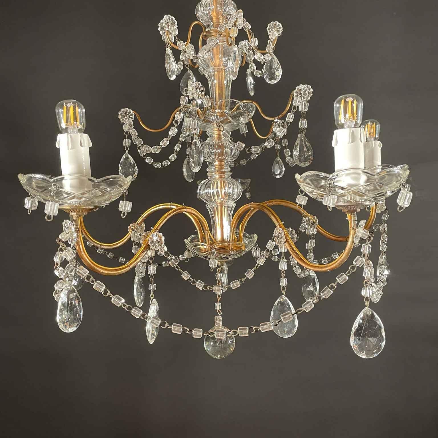 Pareja De Candelabros Italianos De Cristal Y Hierro Dorado Cinco Luces Circa 1955 en venta 1